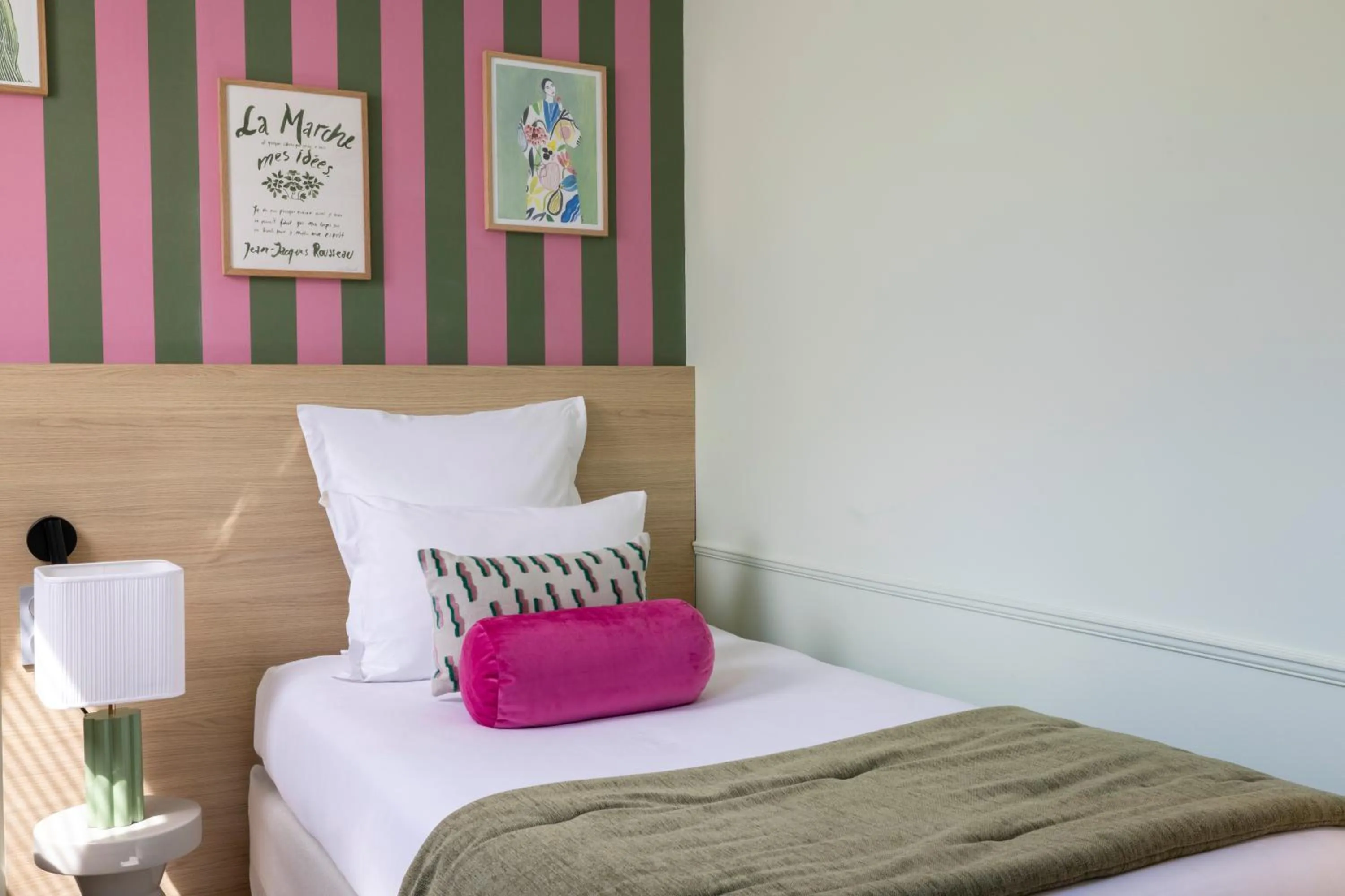 Bed in Hotel La Folie des Pres - Saint-Germain-des-Pres