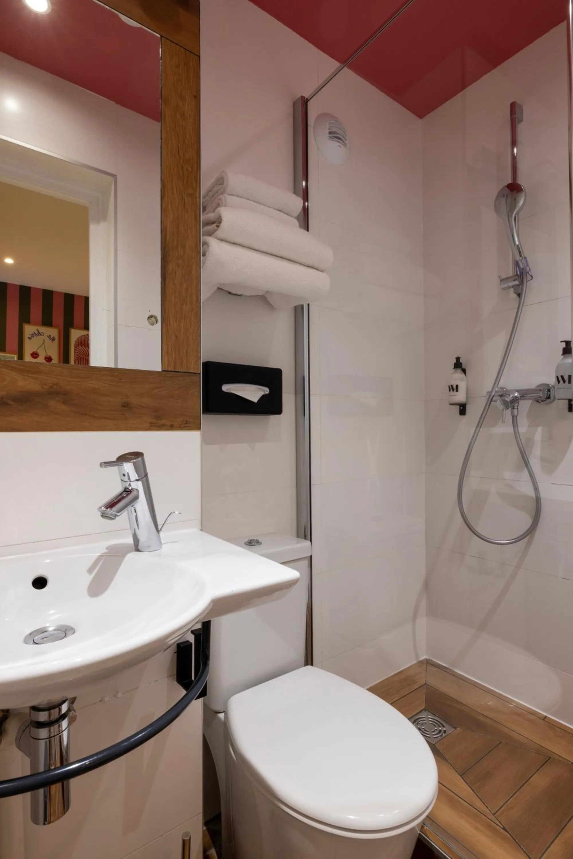 Shower in Hotel La Folie des Pres - Saint-Germain-des-Pres