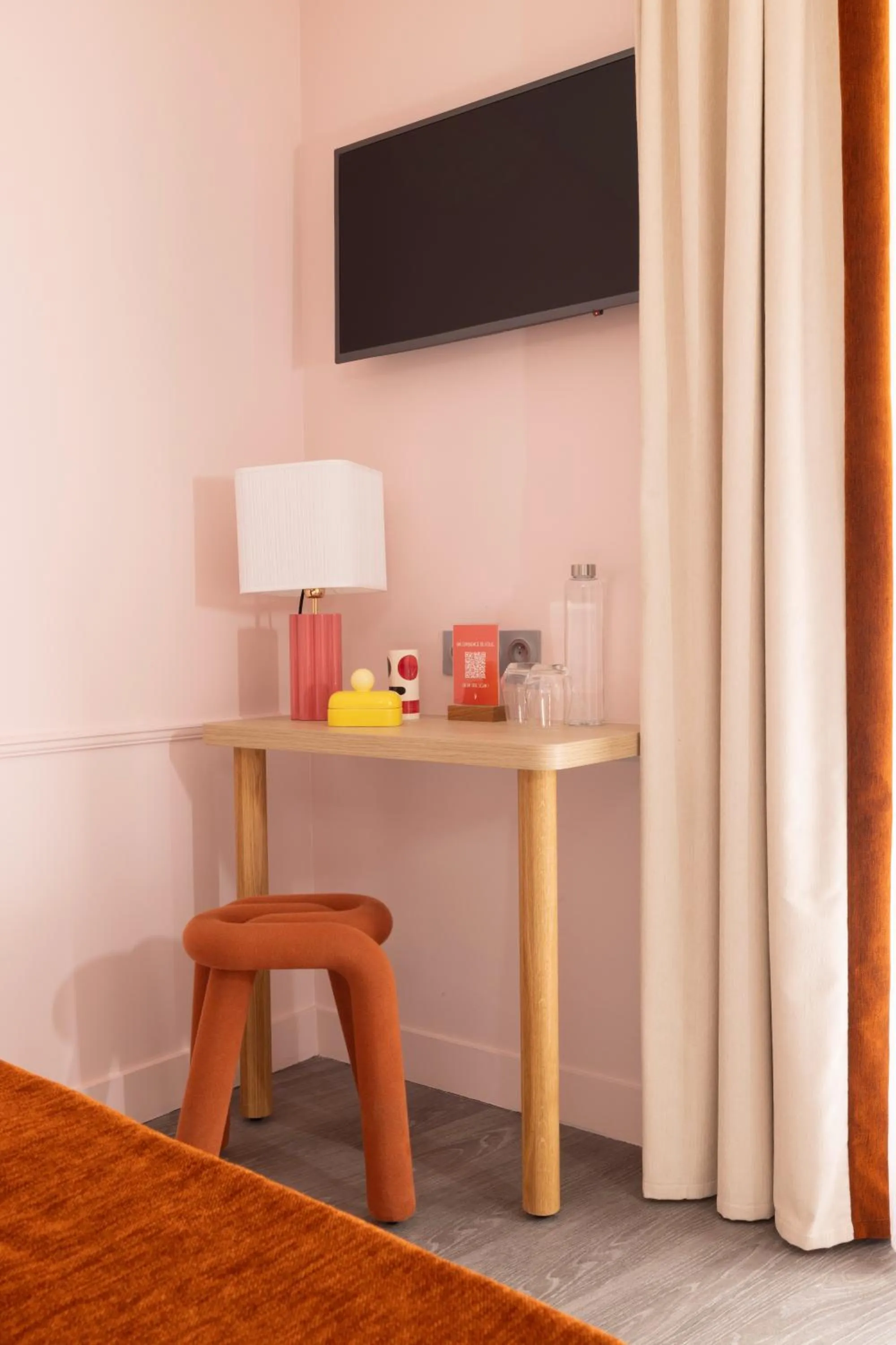 TV and multimedia in Hotel La Folie des Pres - Saint-Germain-des-Pres