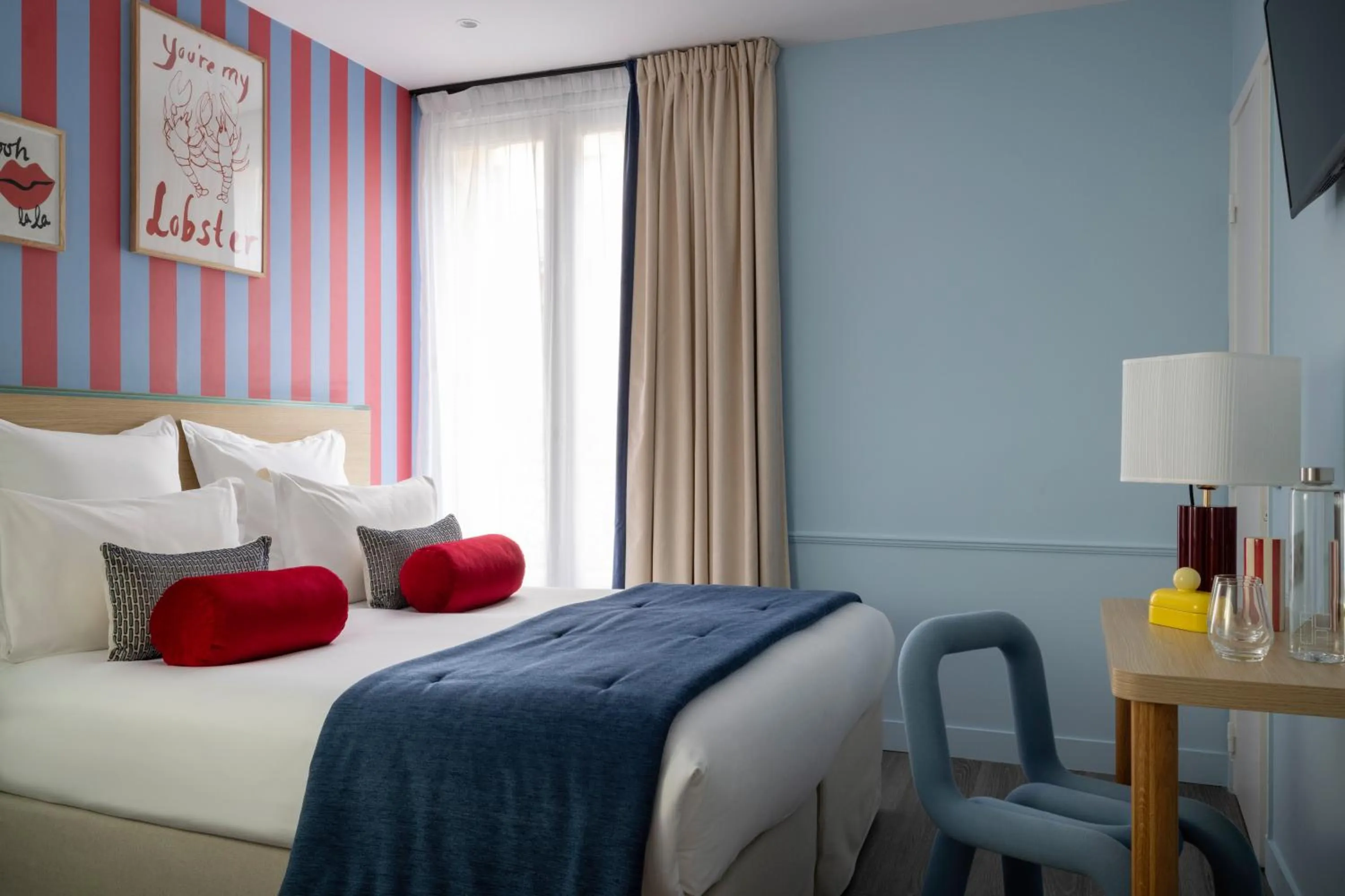 Bed in Hotel La Folie des Pres - Saint-Germain-des-Pres