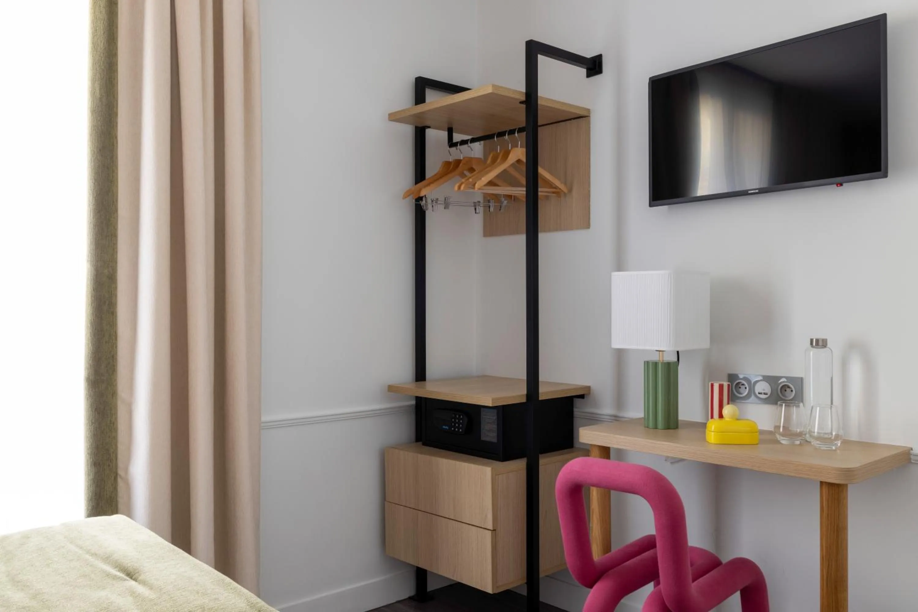 Bed in Hotel La Folie des Pres - Saint-Germain-des-Pres