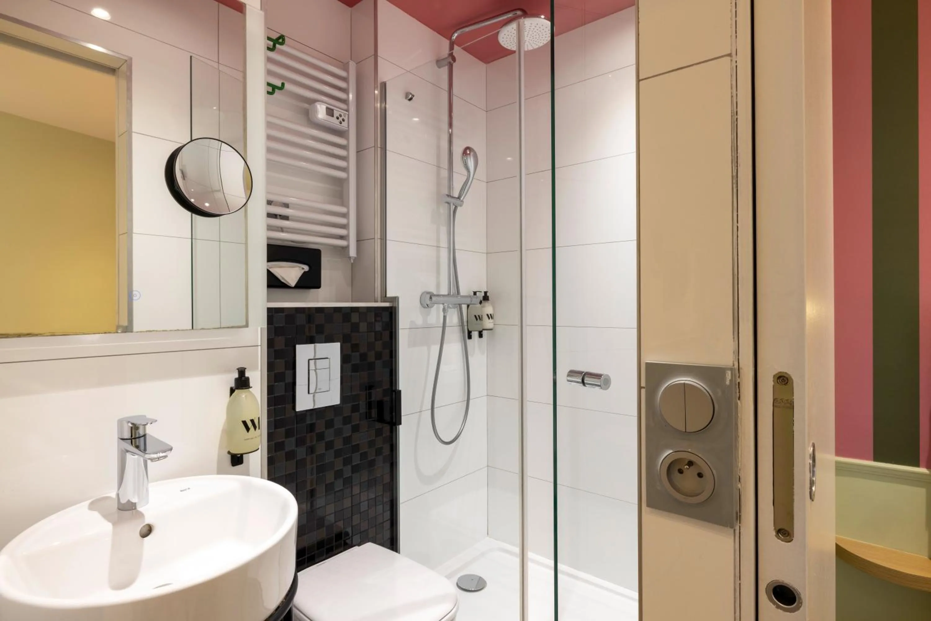 Shower in Hotel La Folie des Pres - Saint-Germain-des-Pres