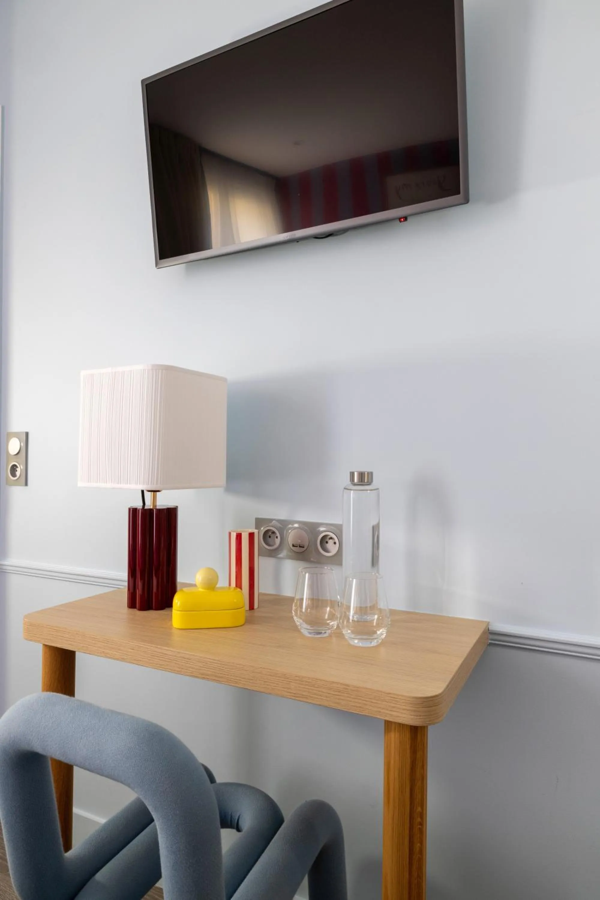 TV and multimedia in Hotel La Folie des Pres - Saint-Germain-des-Pres