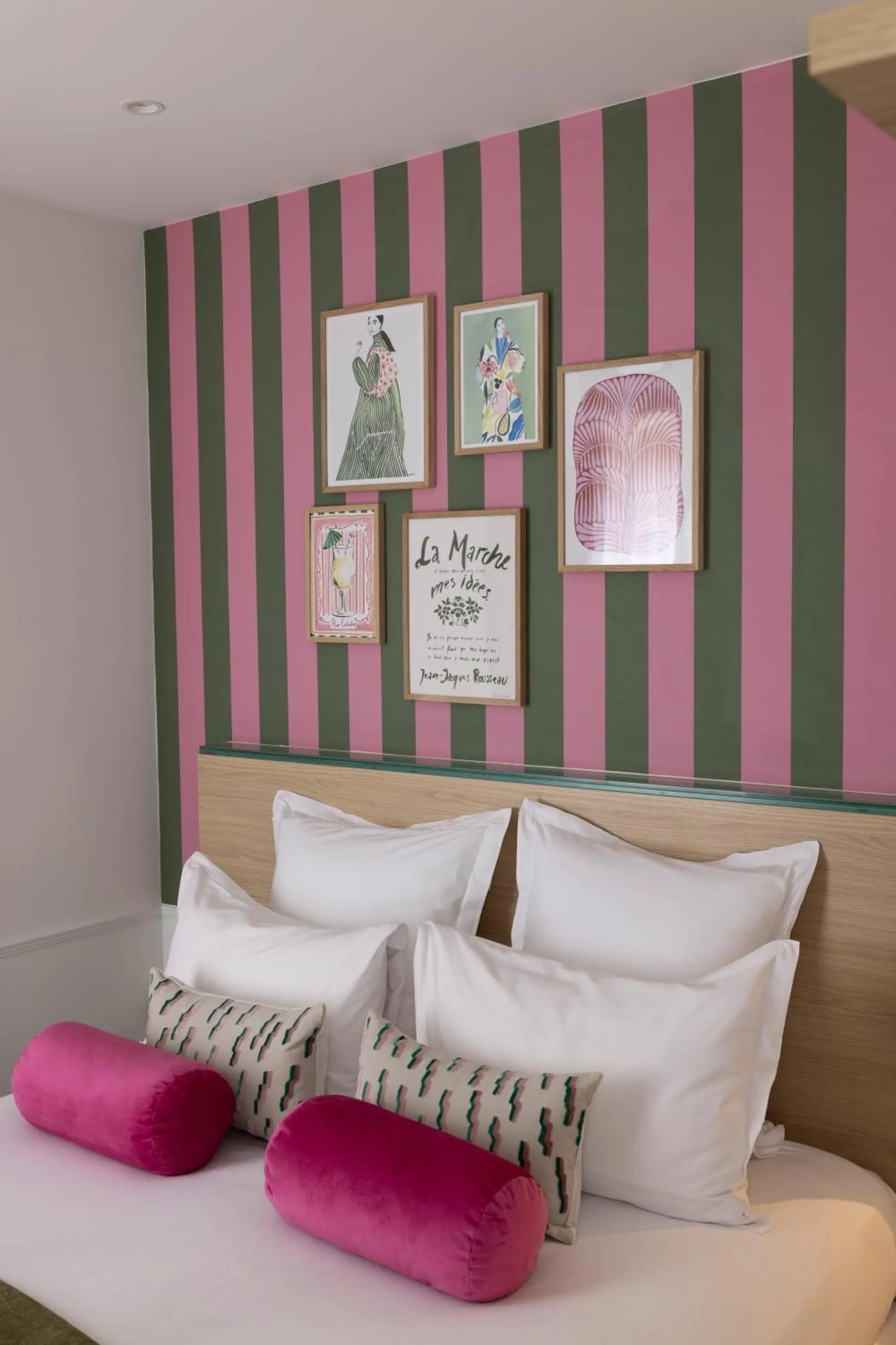 Bed in Hotel La Folie des Pres - Saint-Germain-des-Pres