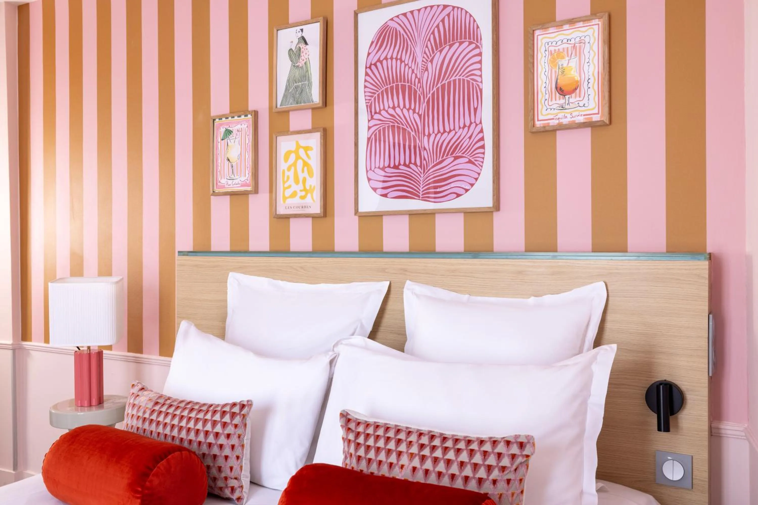 Bed in Hotel La Folie des Pres - Saint-Germain-des-Pres