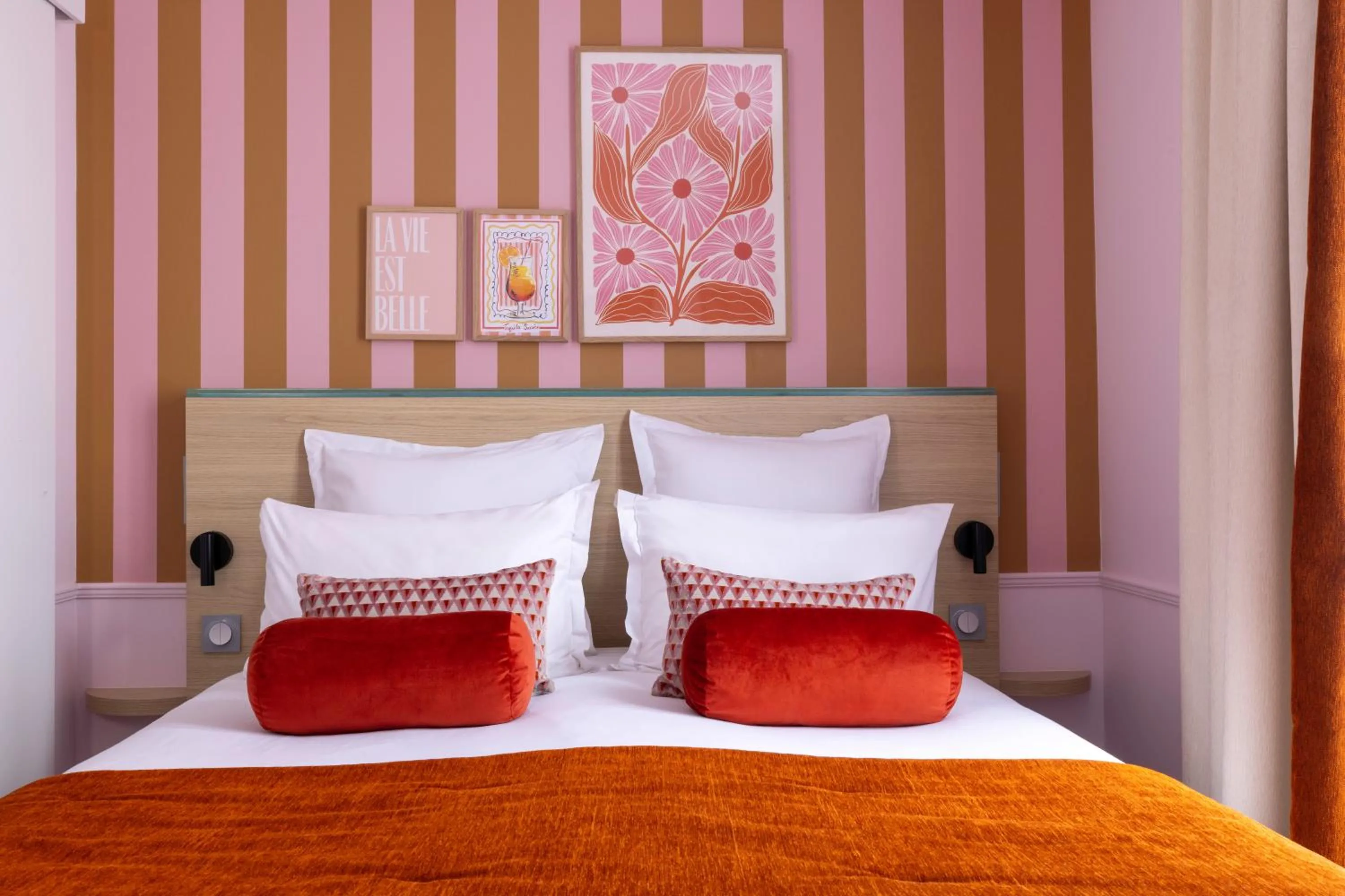 Bed in Hotel La Folie des Pres - Saint-Germain-des-Pres