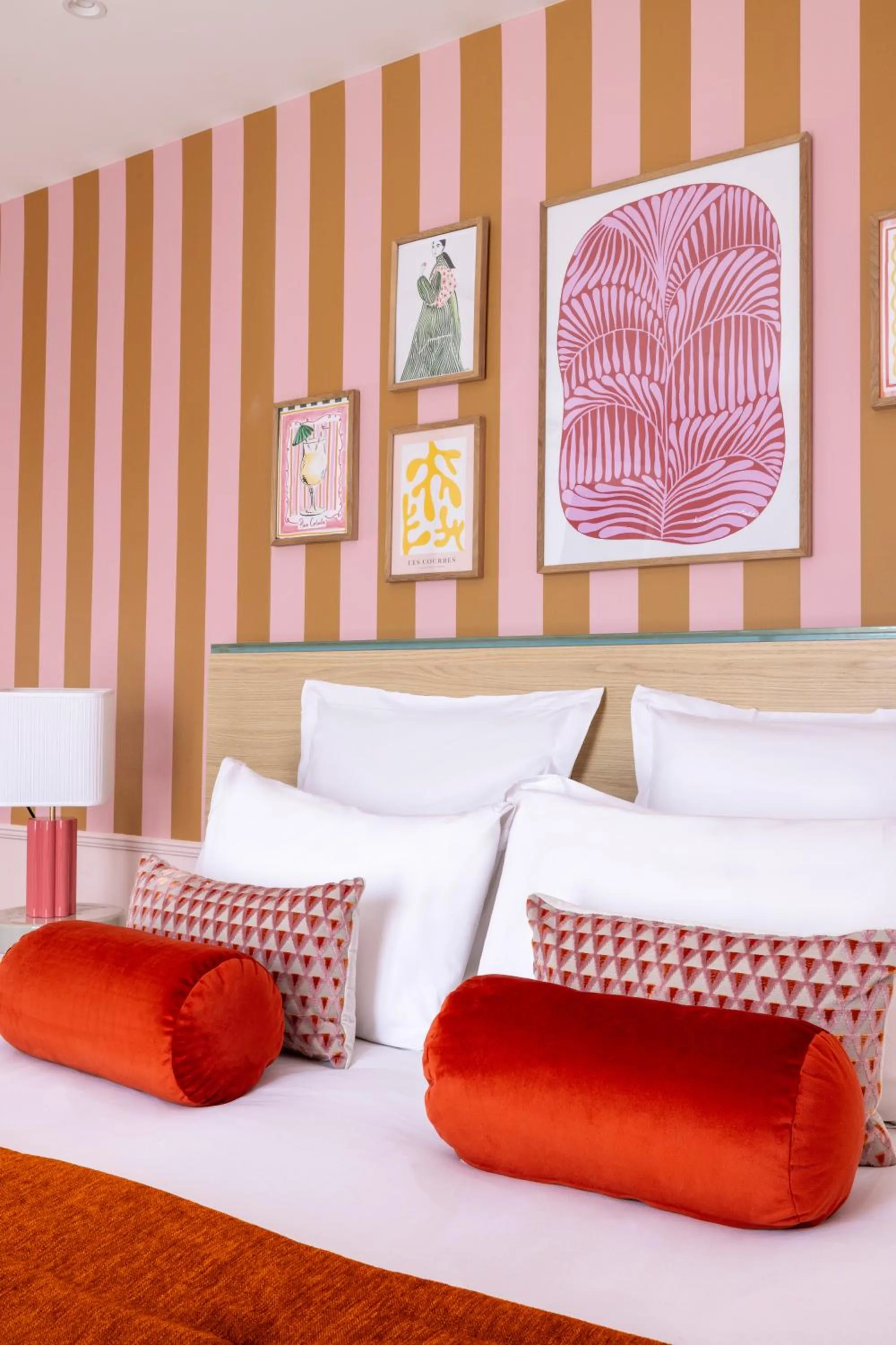 Bed in Hotel La Folie des Pres - Saint-Germain-des-Pres