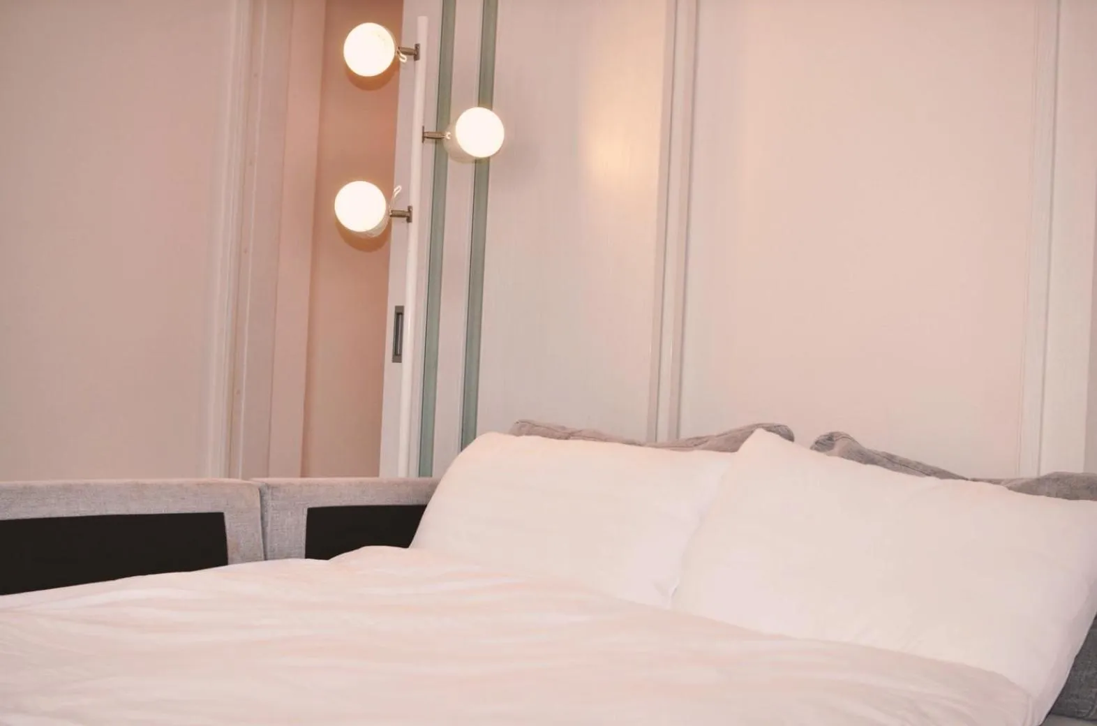 Bed in H2O Stay Ikebukuro