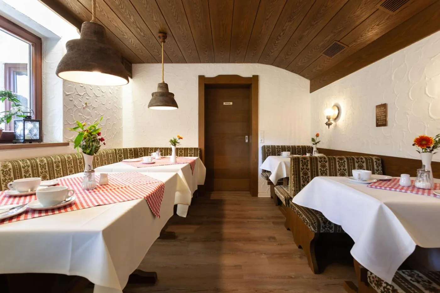 Restaurant/places to eat in Hotel Petra