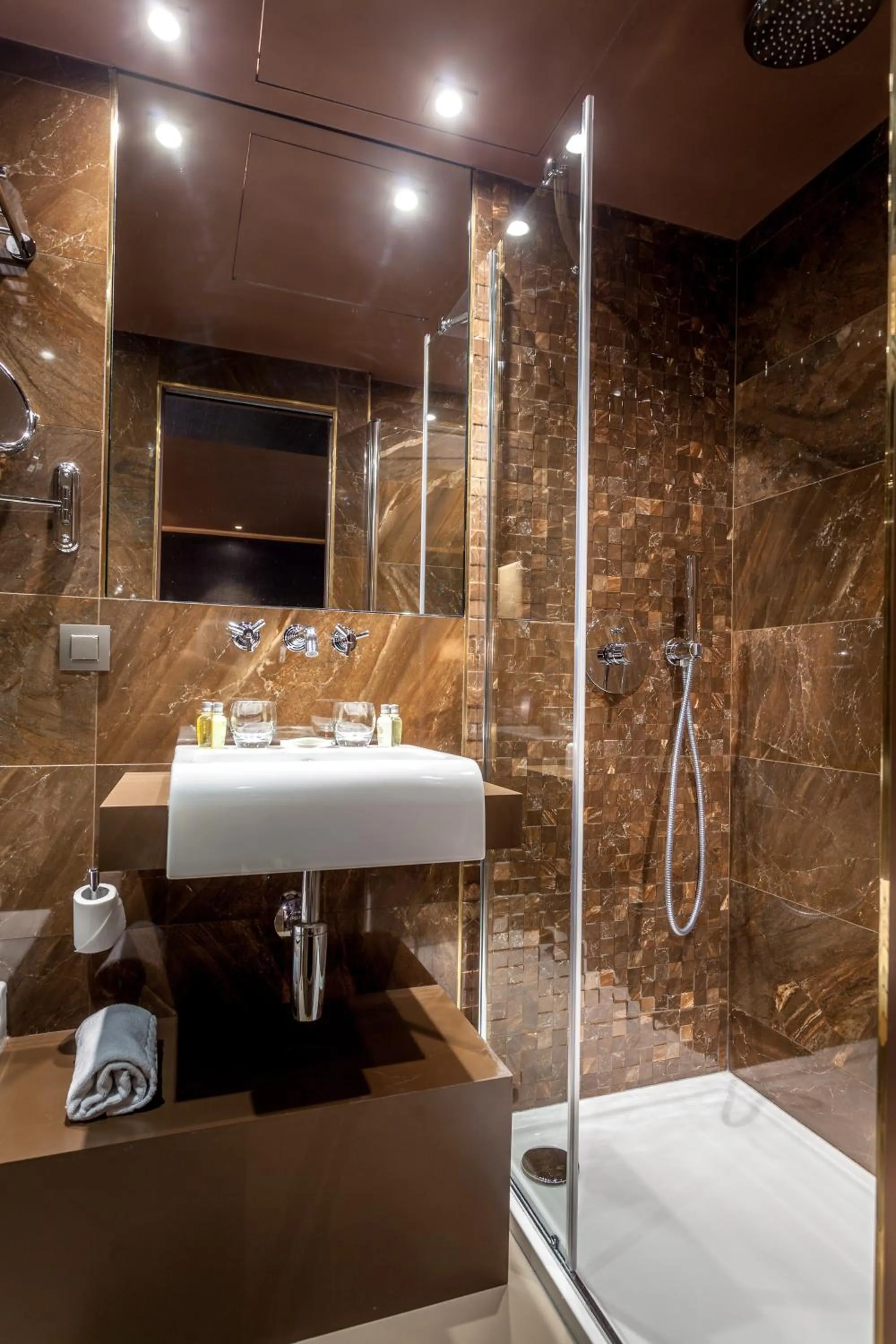 Bathroom in Hotel Armoni Paris