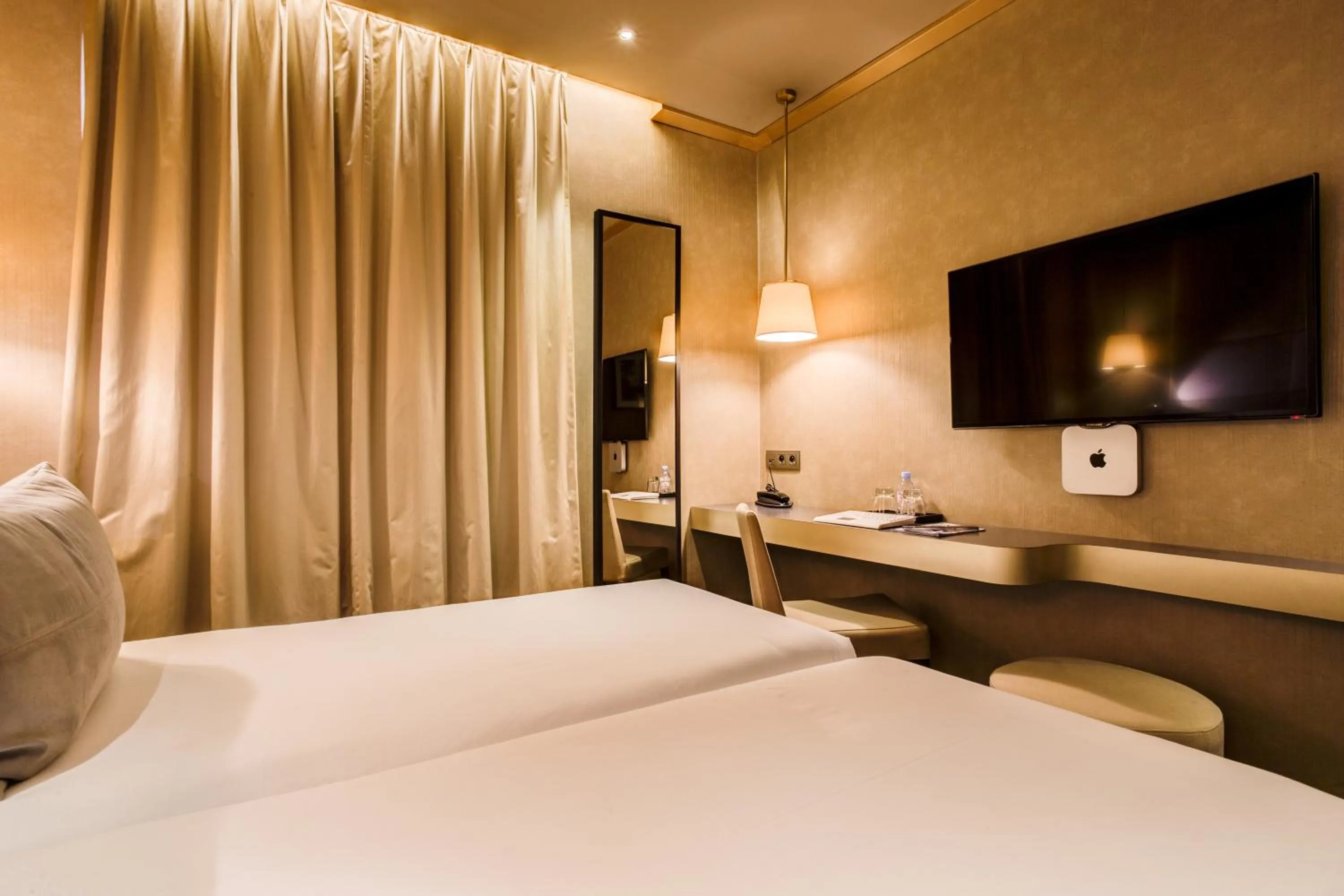 Photo of the whole room, Bed in Hotel Armoni Paris