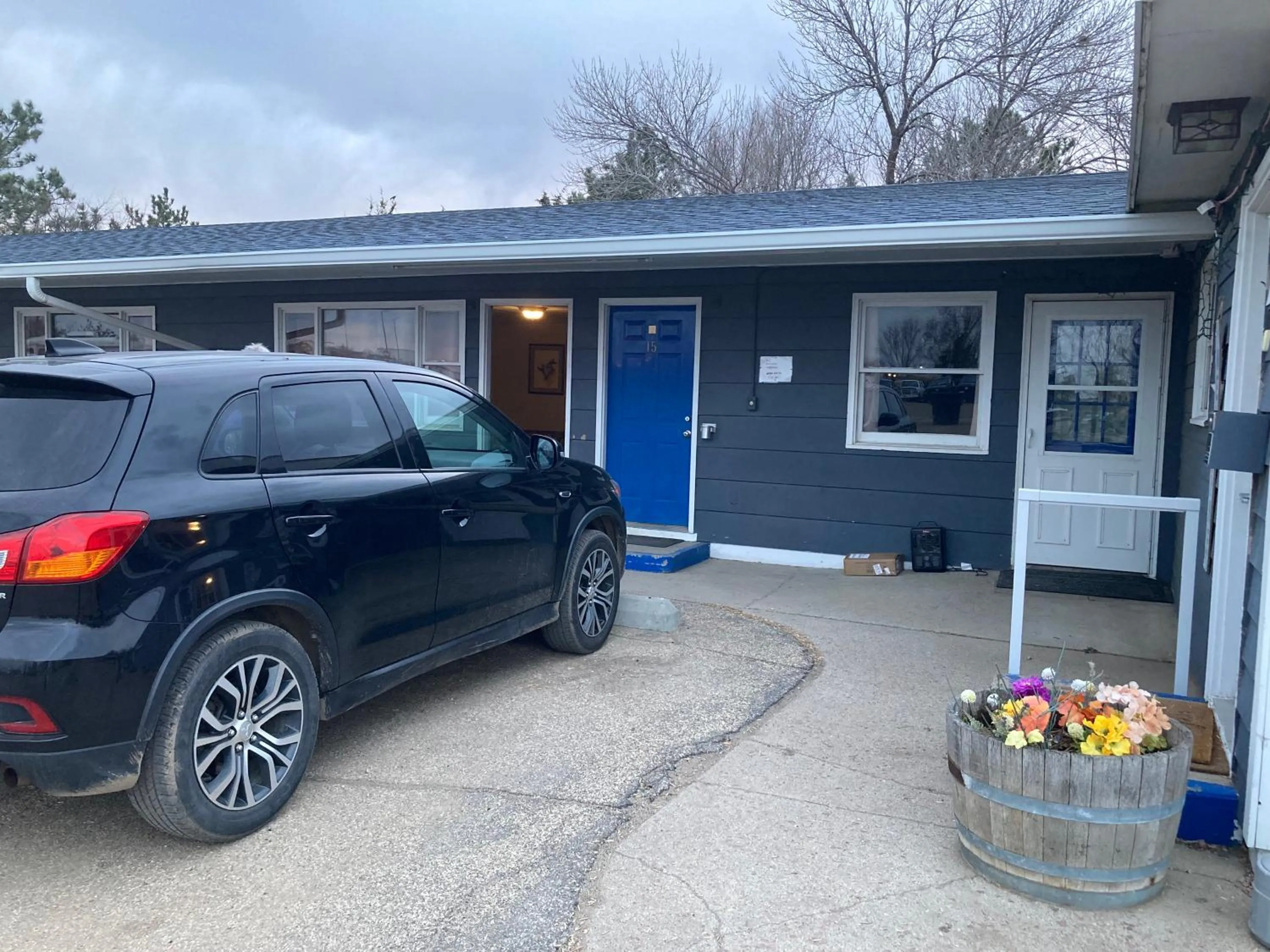 Parking in Dew Drop Inn Motel by OYO Miller SD