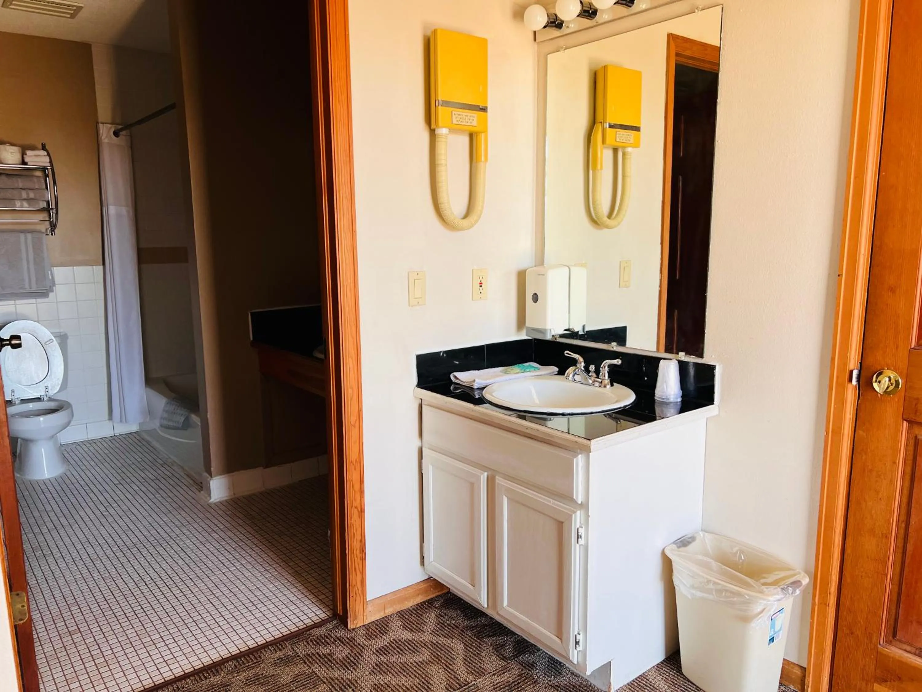 Bathroom in Dew Drop Inn Motel by OYO Miller SD