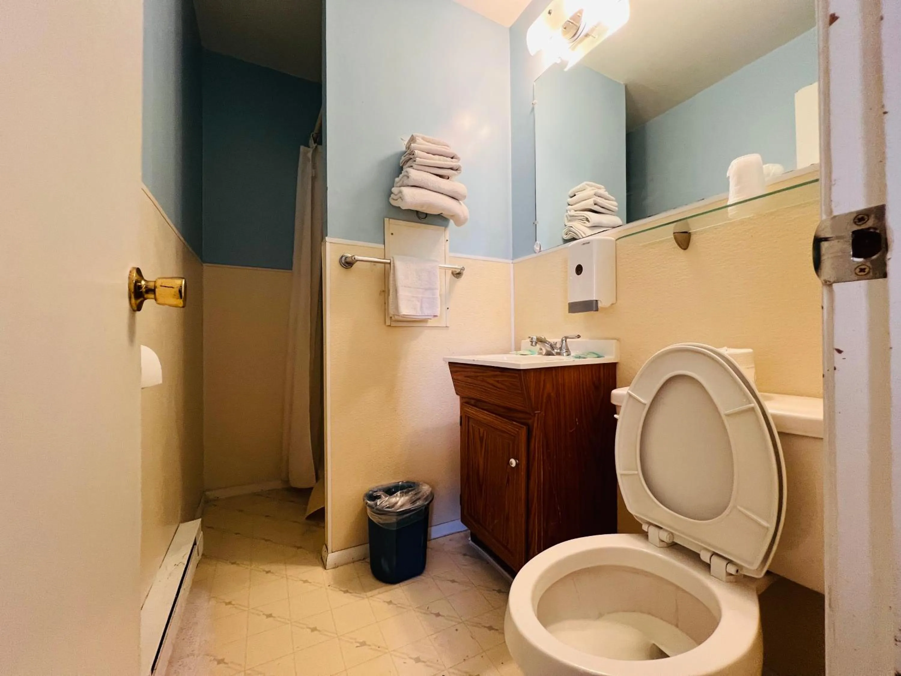 Bathroom in Dew Drop Inn Motel by OYO Miller SD