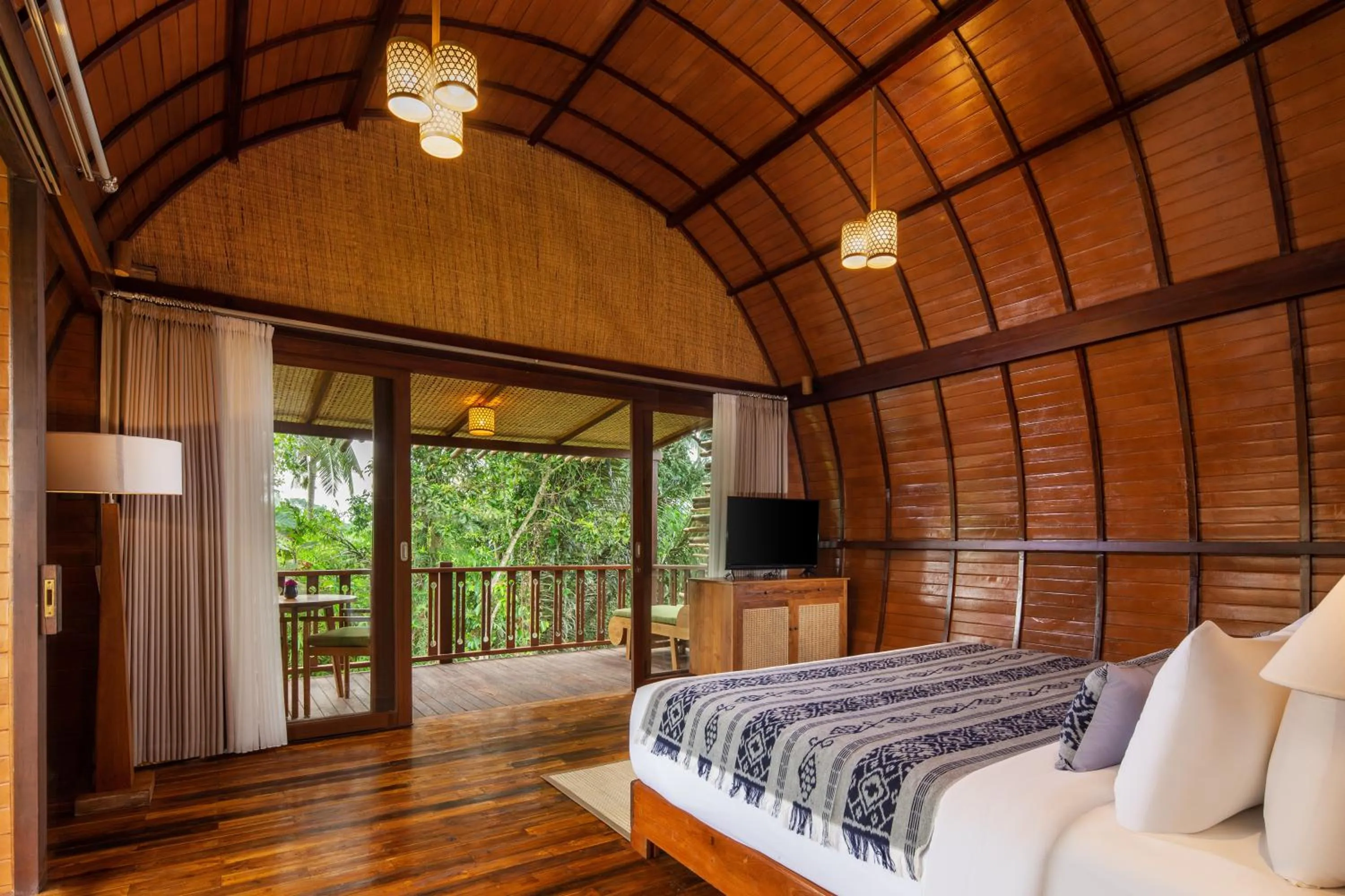 Communal lounge/ TV room, Bed in Beehouse Dijiwa Ubud