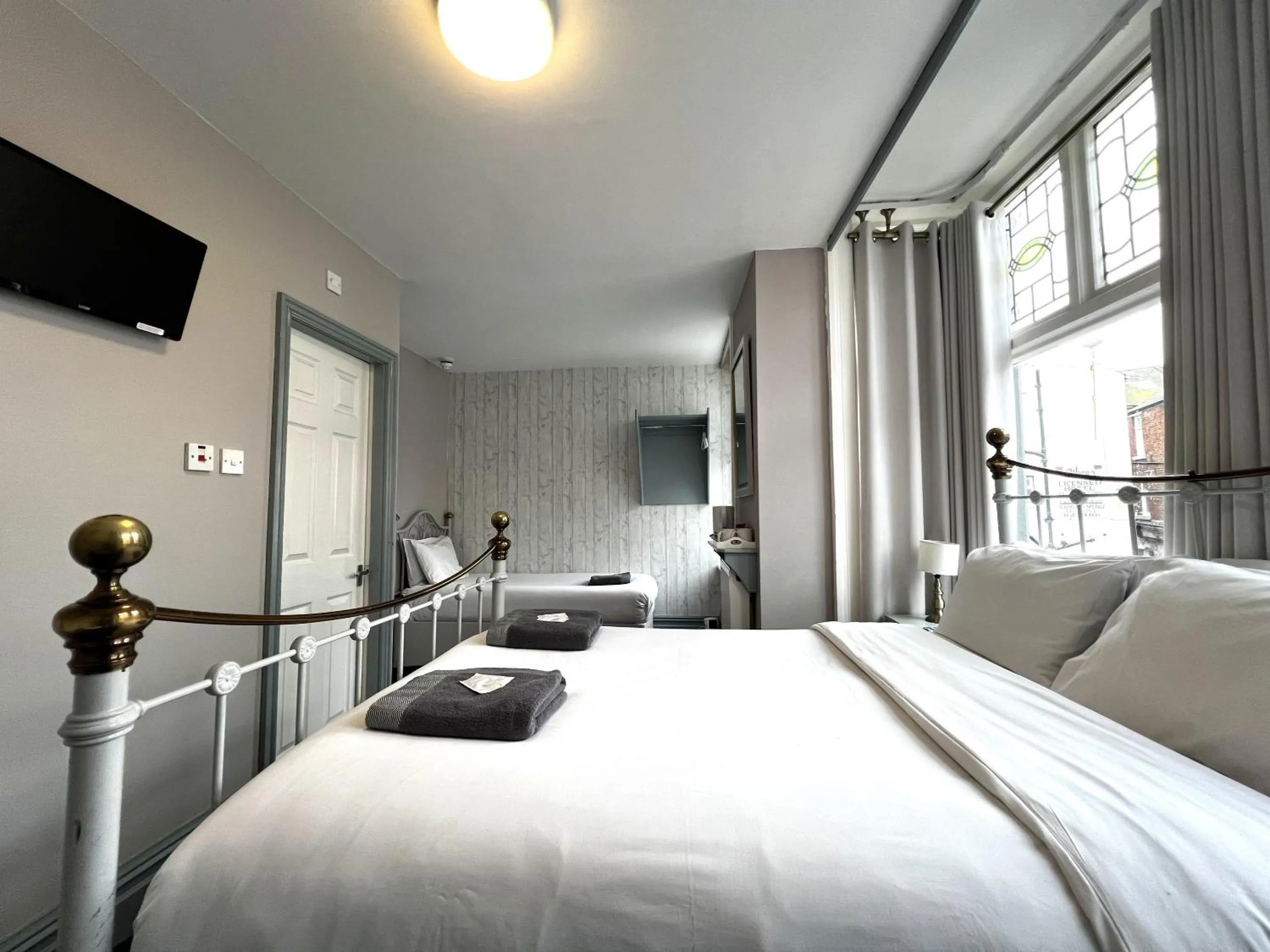 Bedroom, Bed in Central Cove Guesthouse