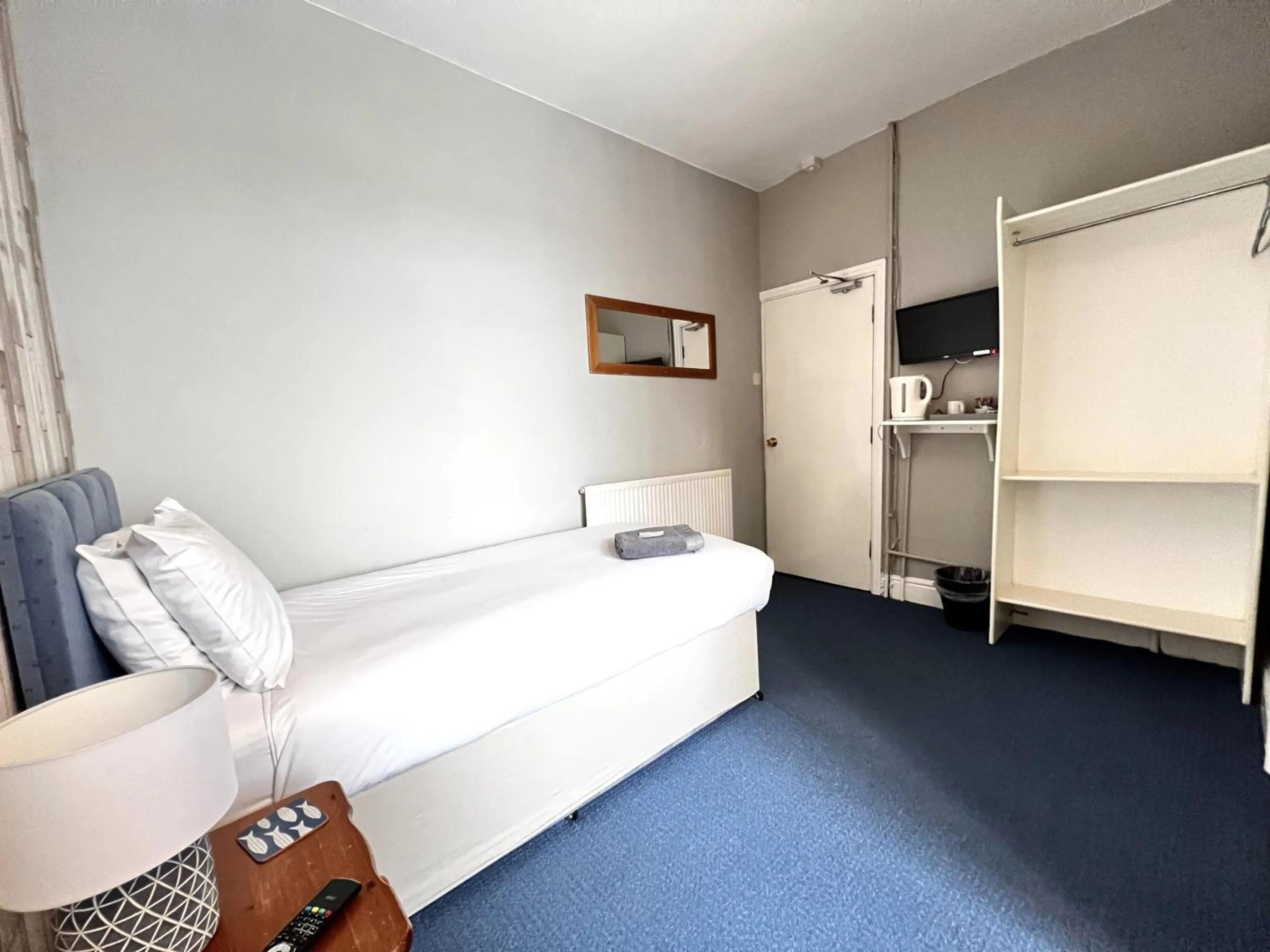 Bedroom, Bed in Central Cove Guesthouse