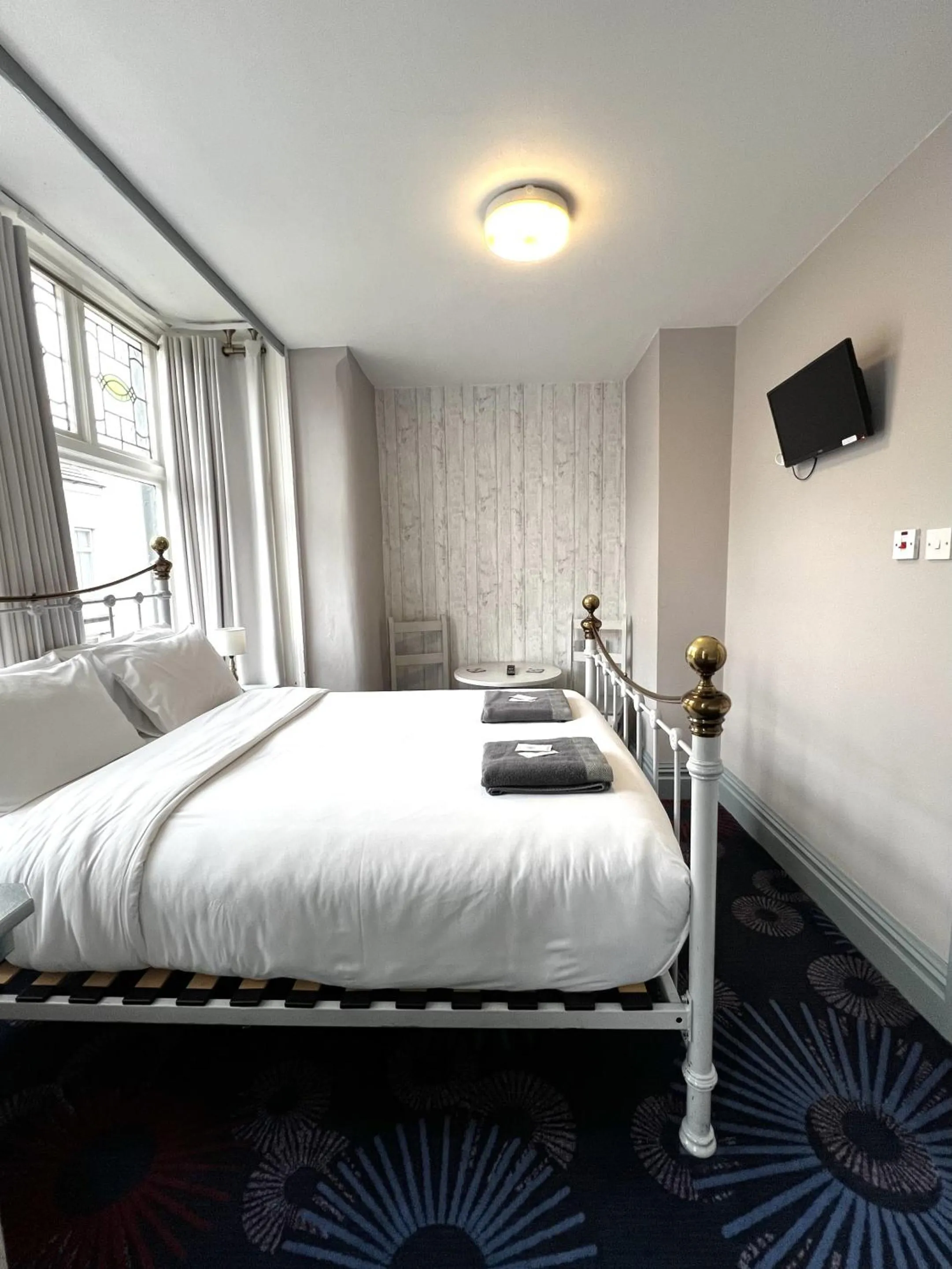 Bedroom, Bed in Central Cove Guesthouse