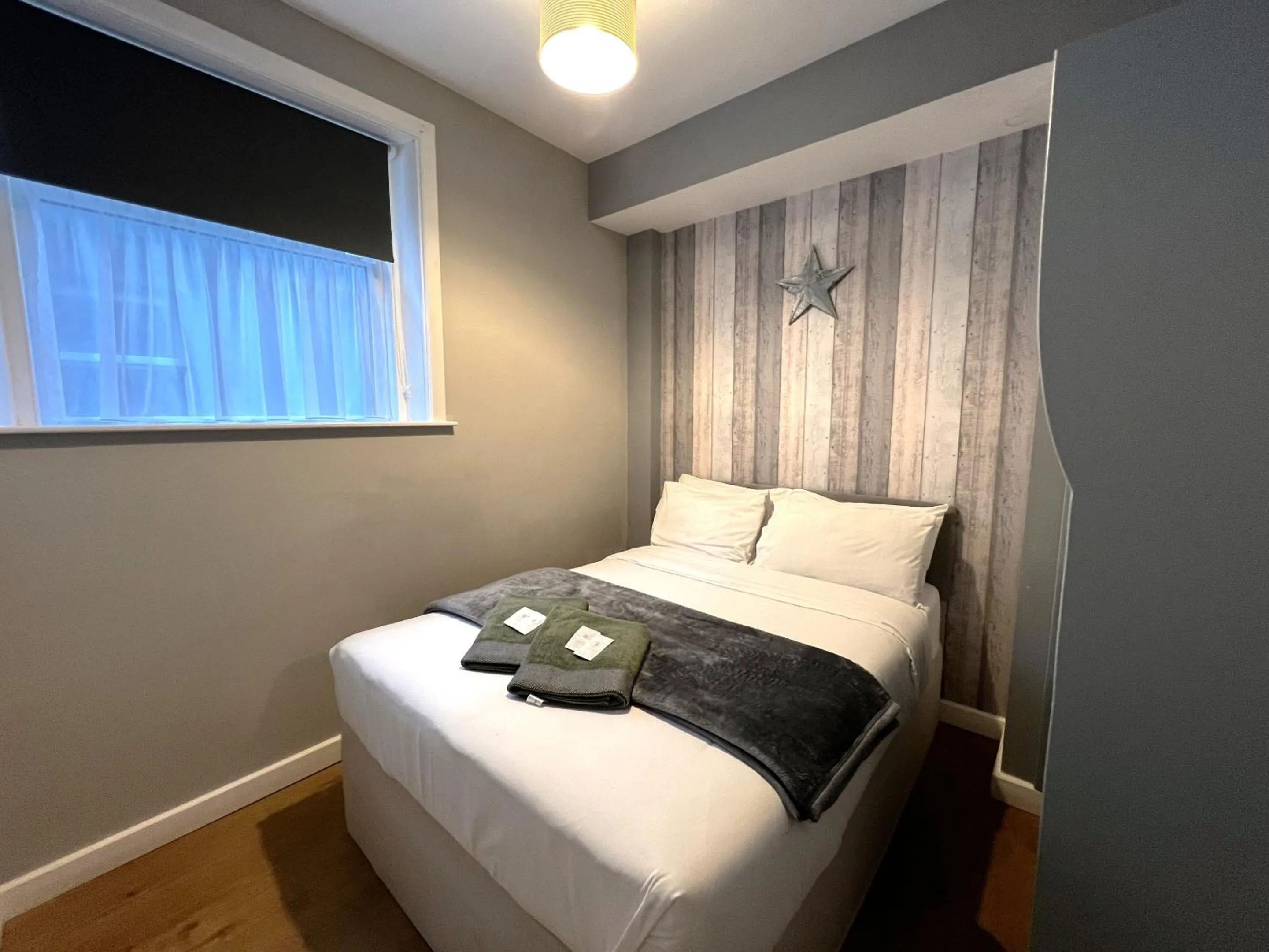 Bedroom, Bed in Central Cove Guesthouse