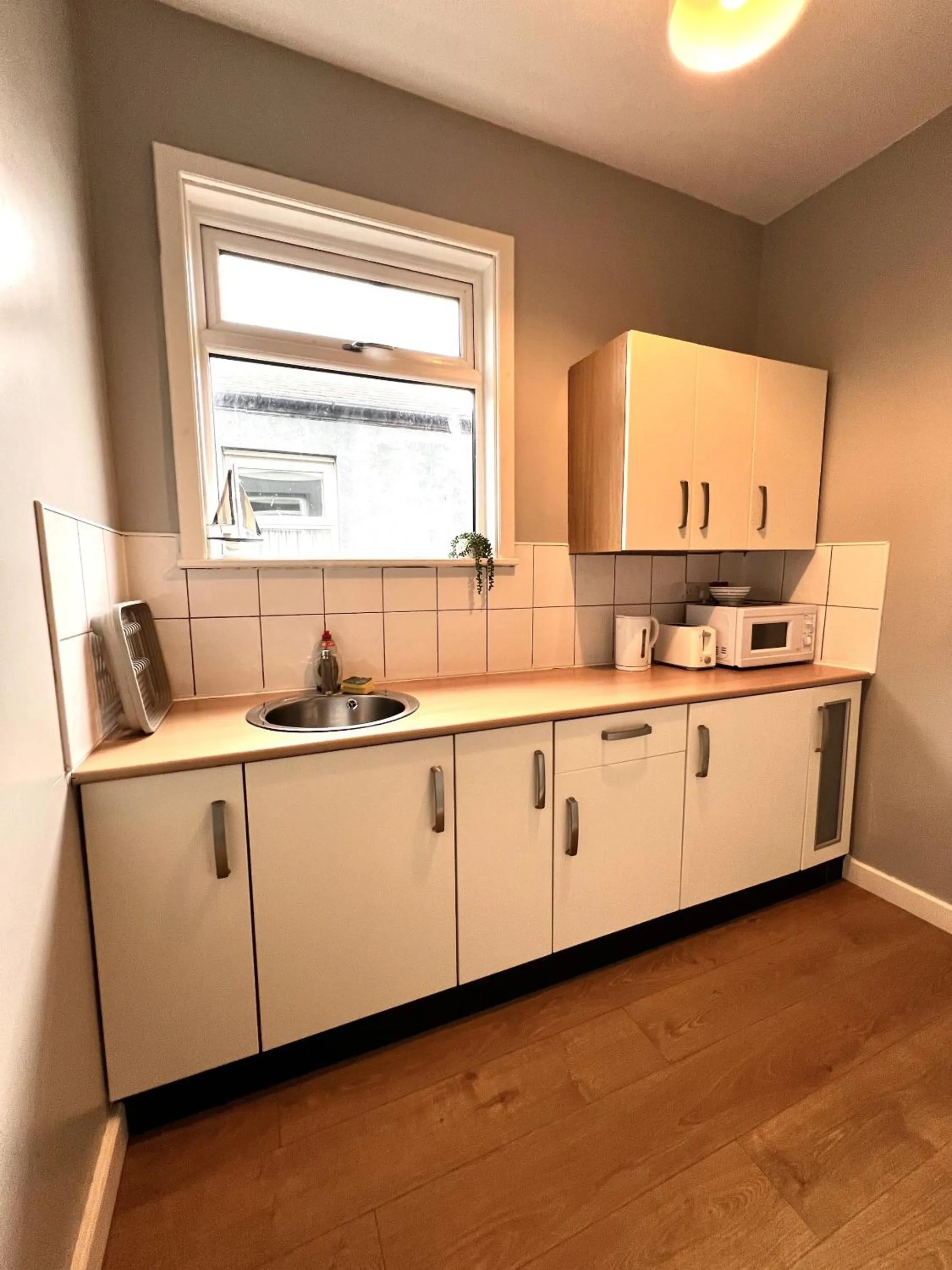 Kitchen or kitchenette in Central Cove Guesthouse