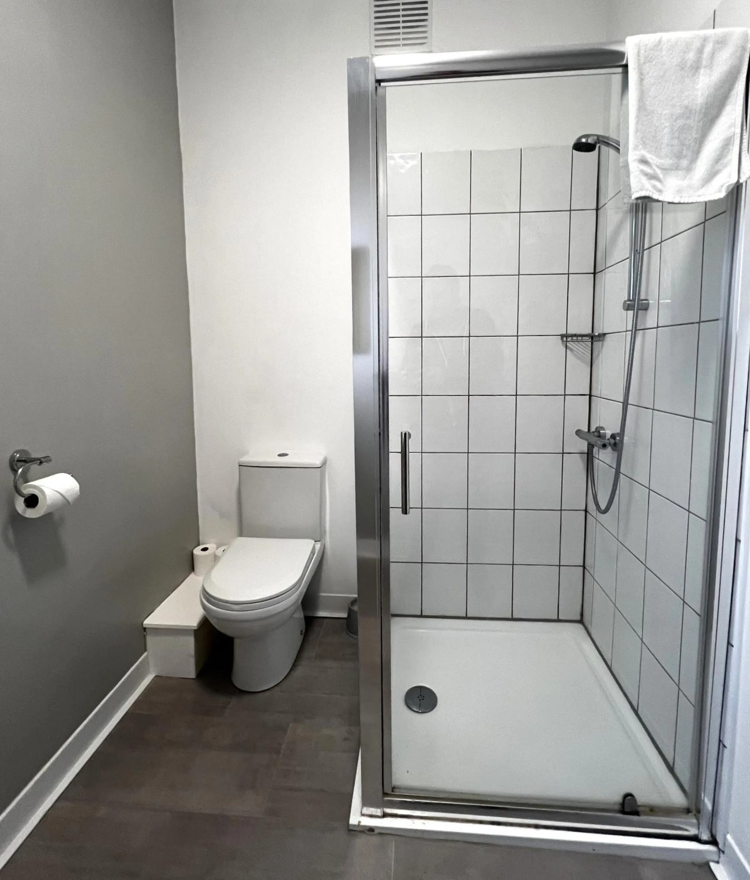 Bathroom in Central Cove Guesthouse