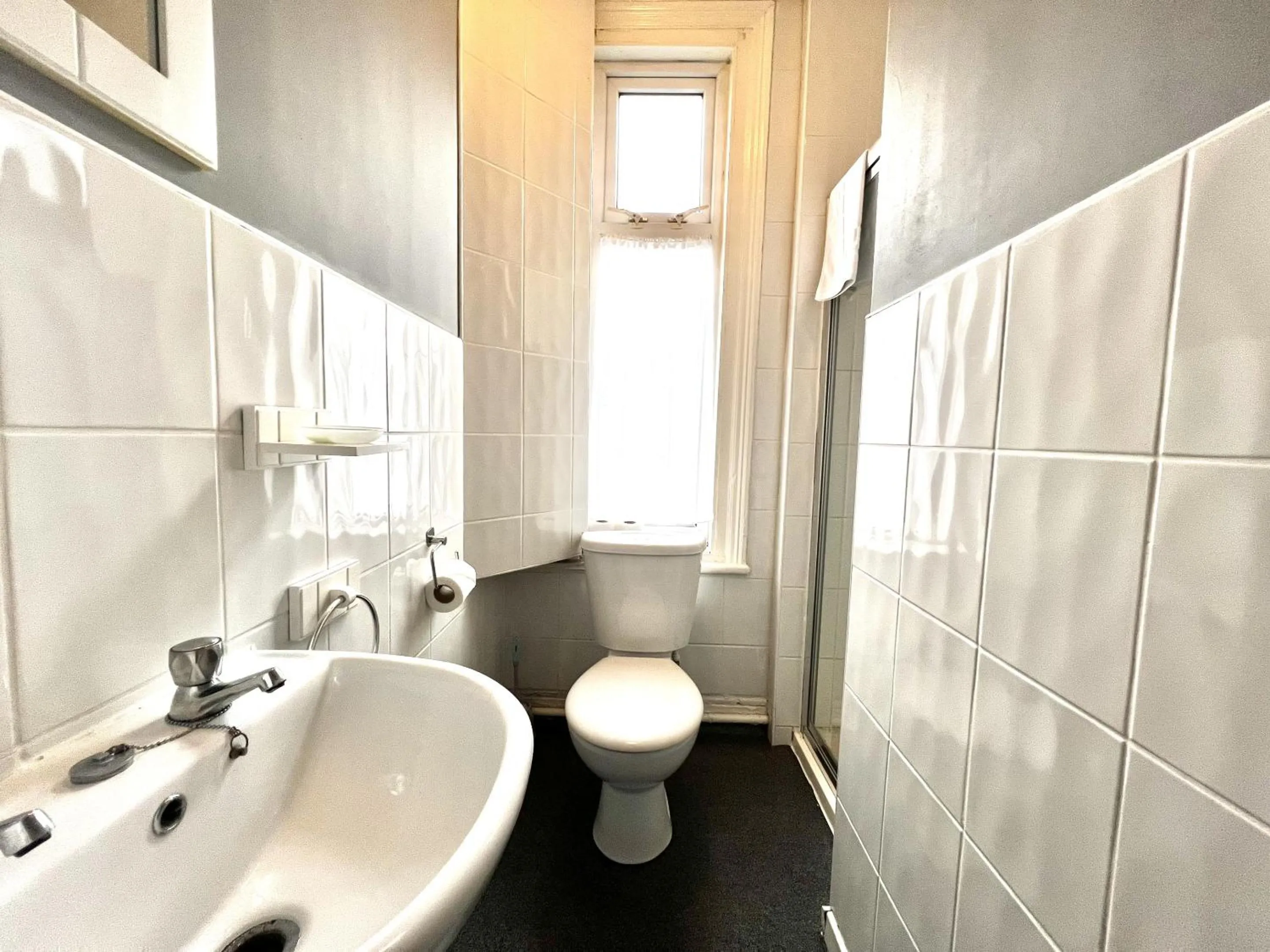 Bathroom in Central Cove Guesthouse