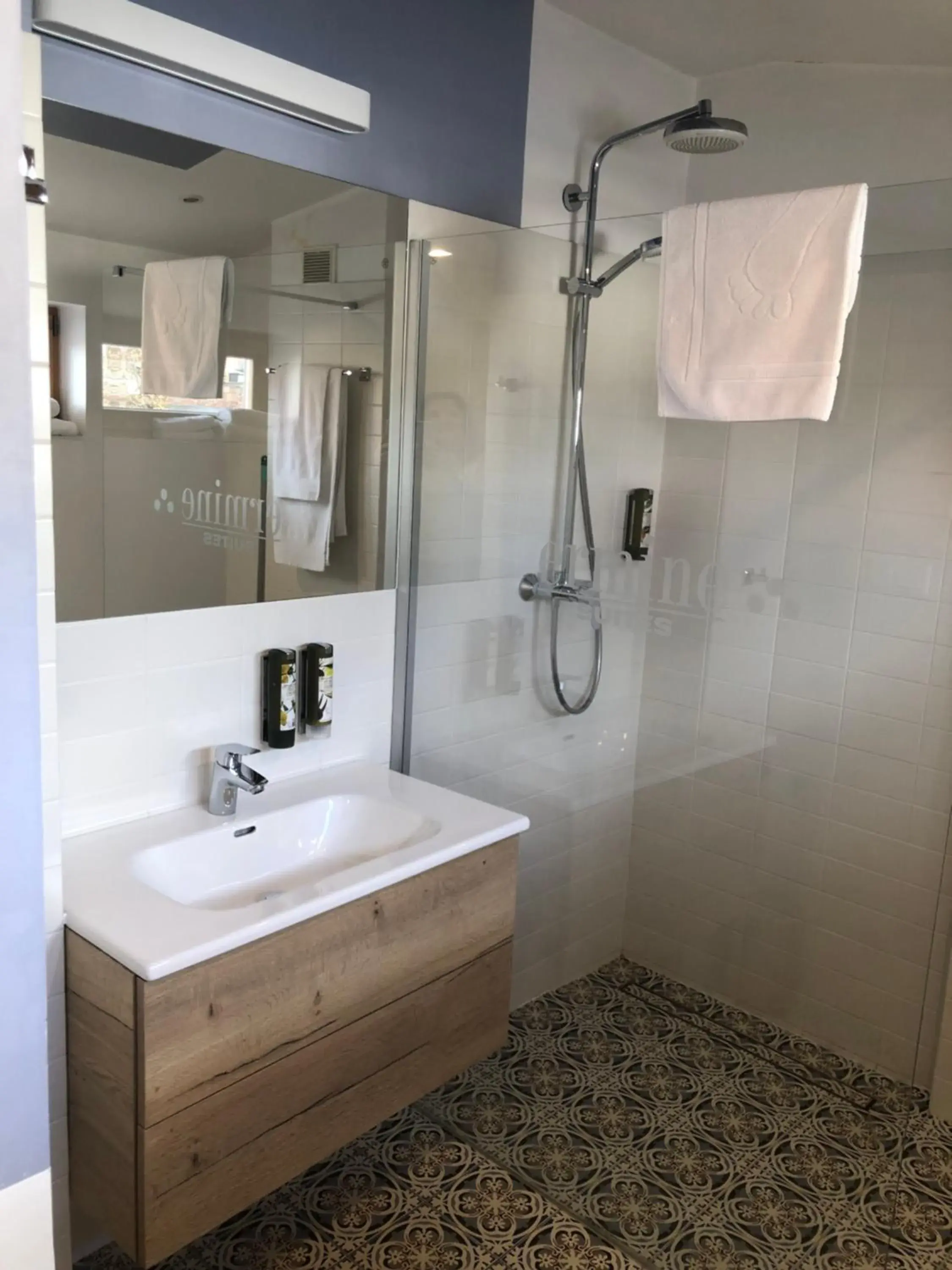 Bathroom in Ermine Suites Bathroom in Ermine Suites