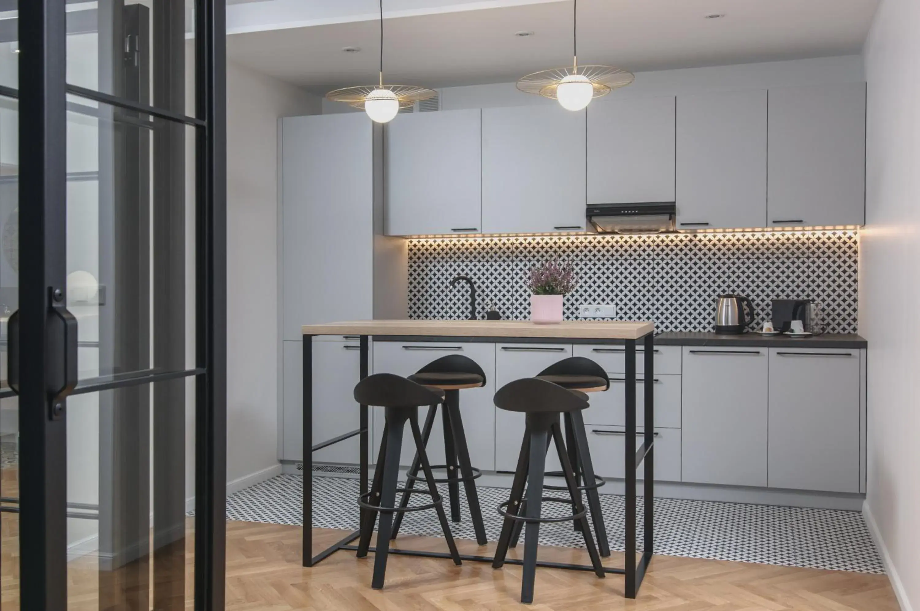 Kitchen or kitchenette in Ermine Suites Kitchen or kitchenette in Ermine Suites