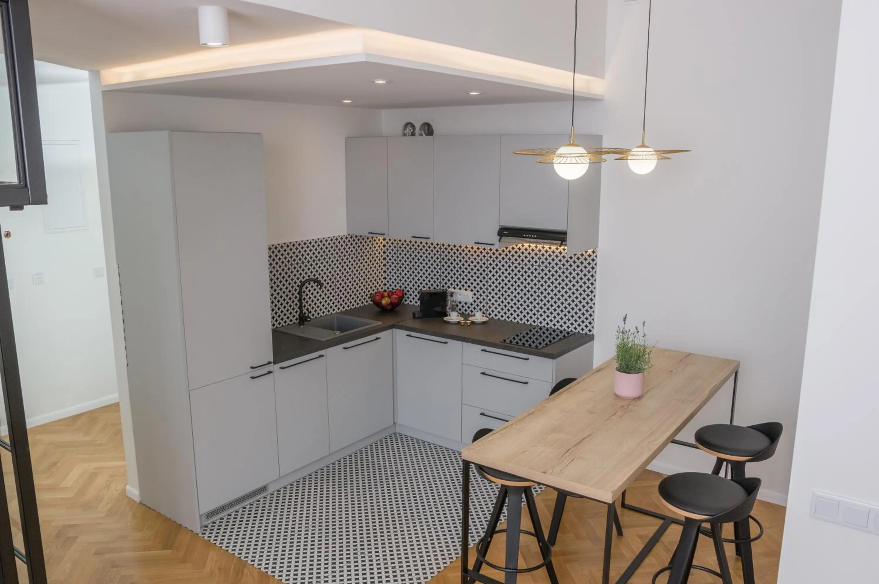 Kitchen or kitchenette in Ermine Suites