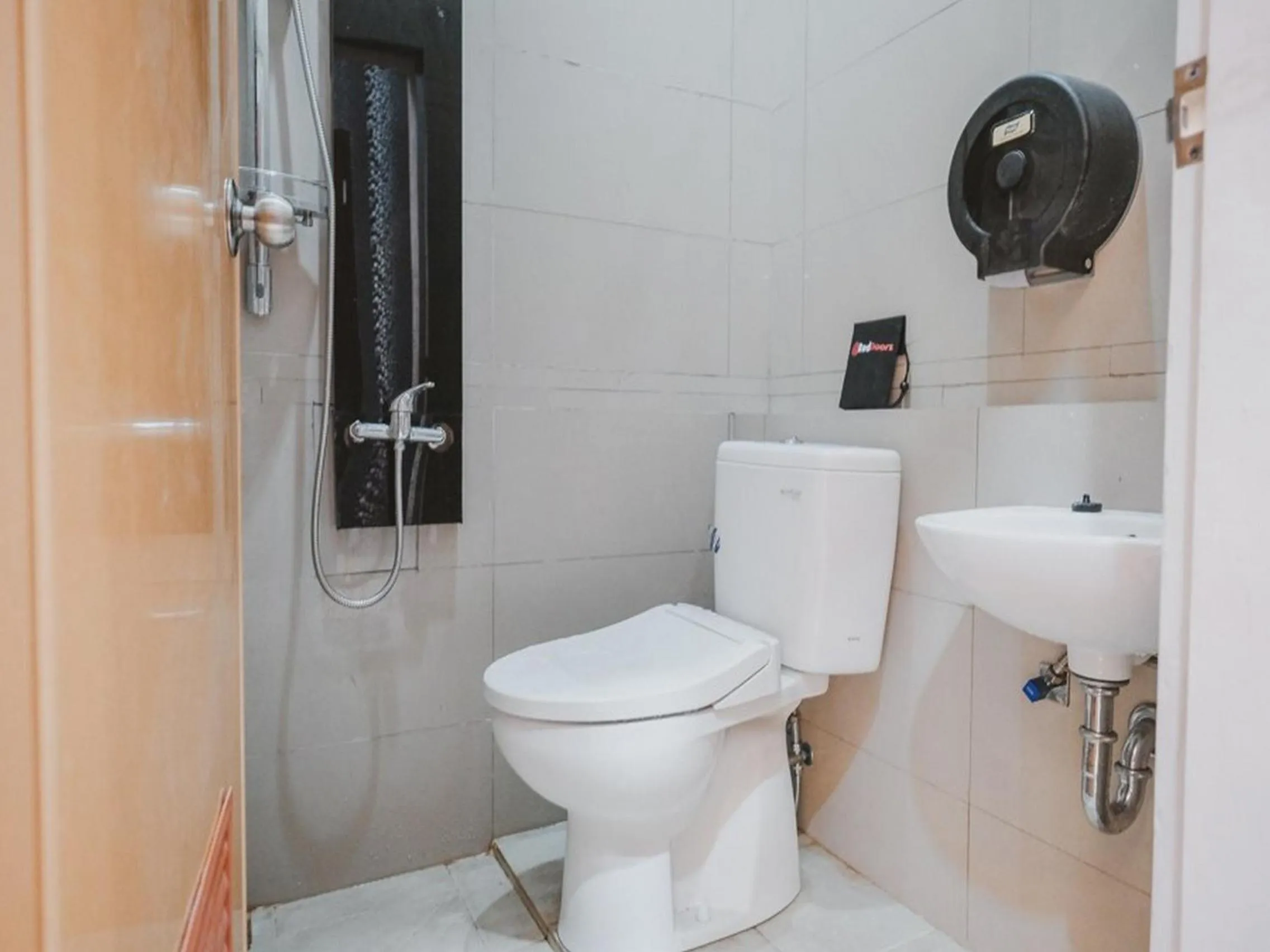 Bathroom in RedDoorz @ Jamin Ginting Medan