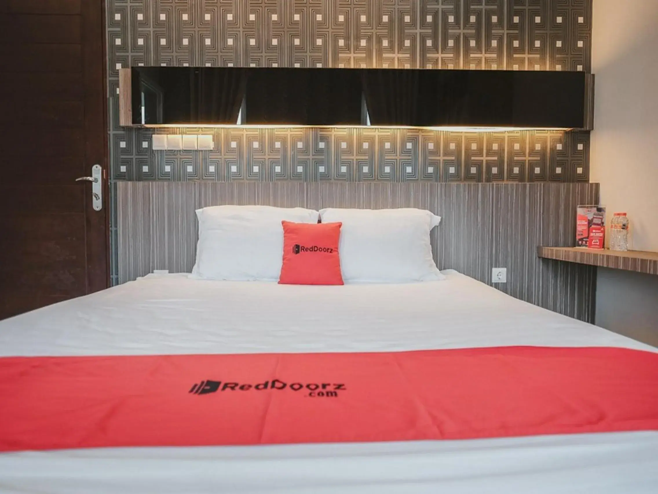 Bedroom, Bed in RedDoorz @ Jamin Ginting Medan Bedroom, Bed in RedDoorz @ Jamin Ginting Medan