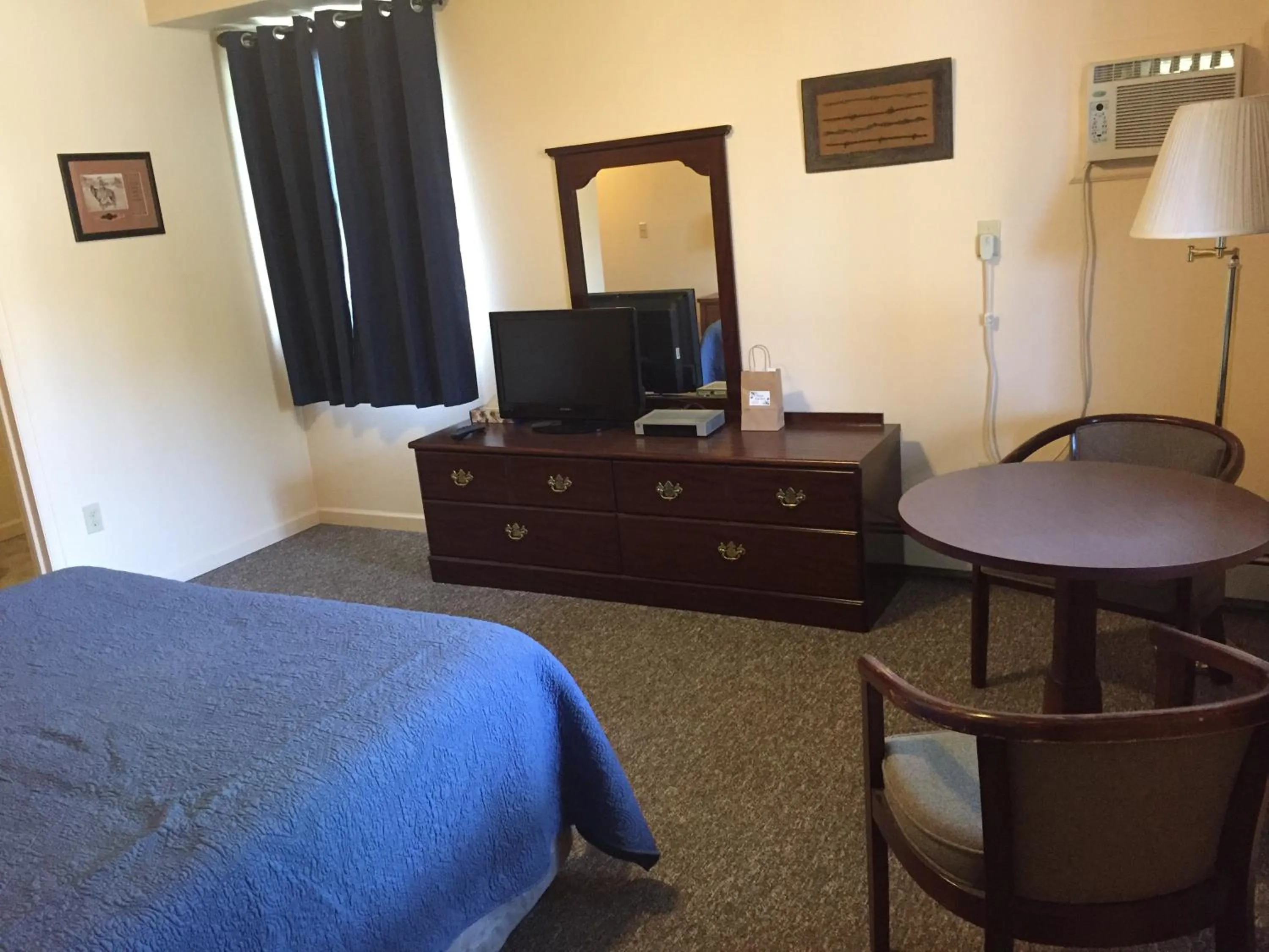 TV and multimedia in Mansion House Motel