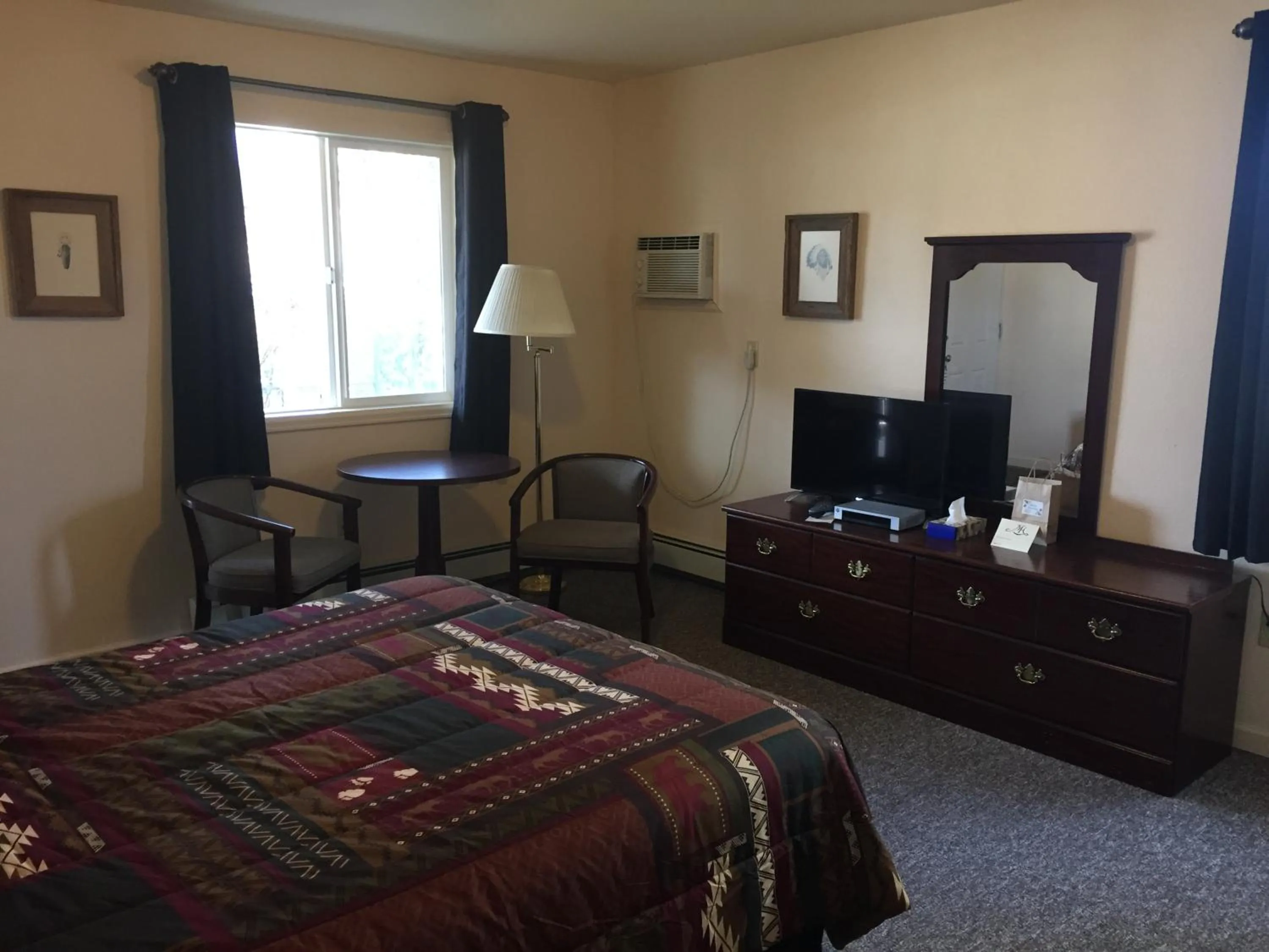 TV and multimedia in Mansion House Motel