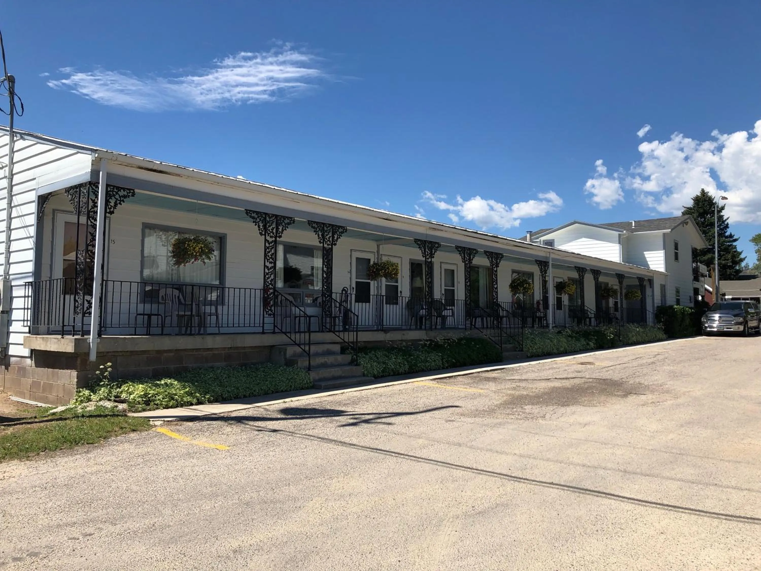 Property building in Mansion House Motel