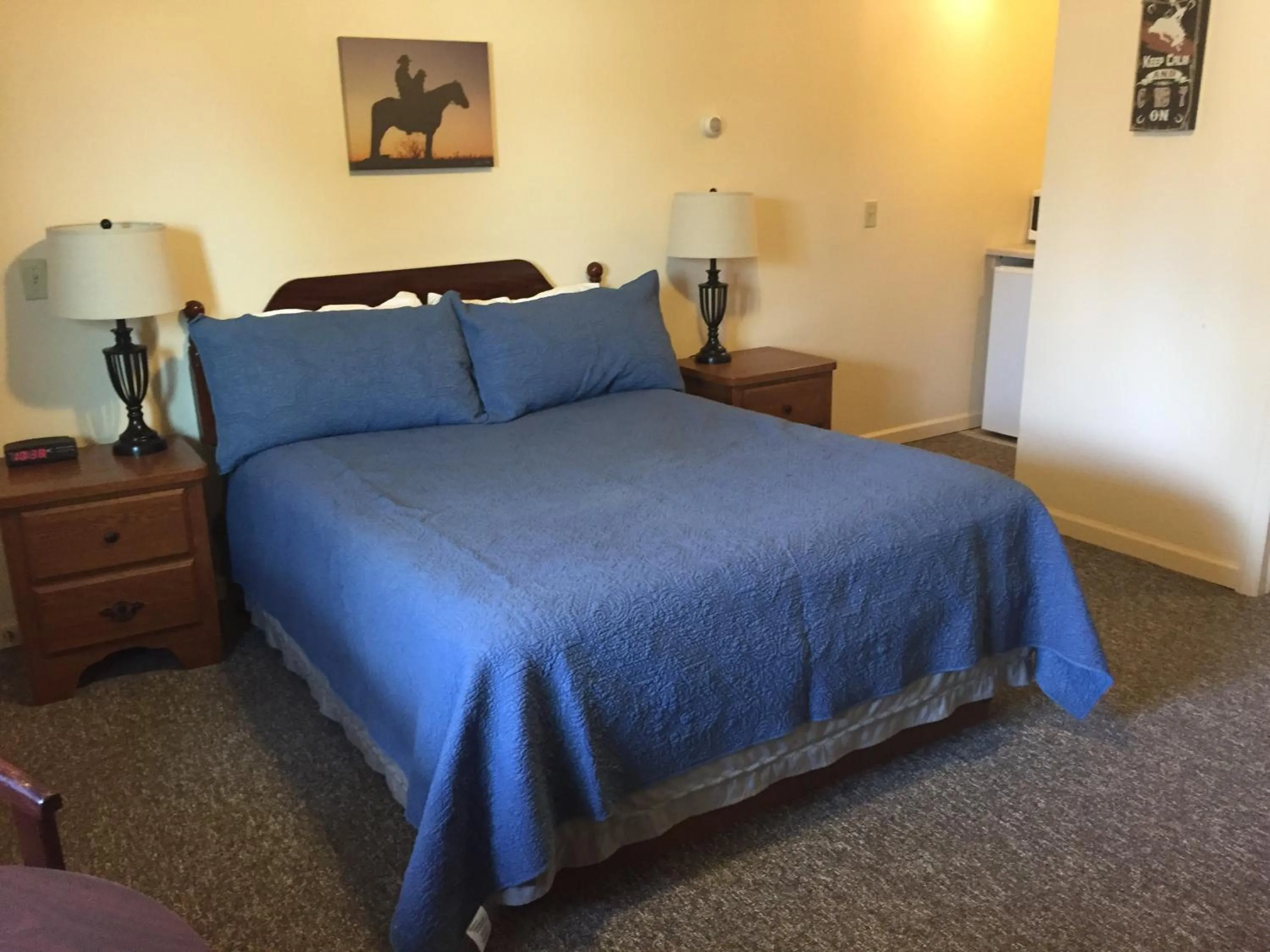 Bed in Mansion House Motel