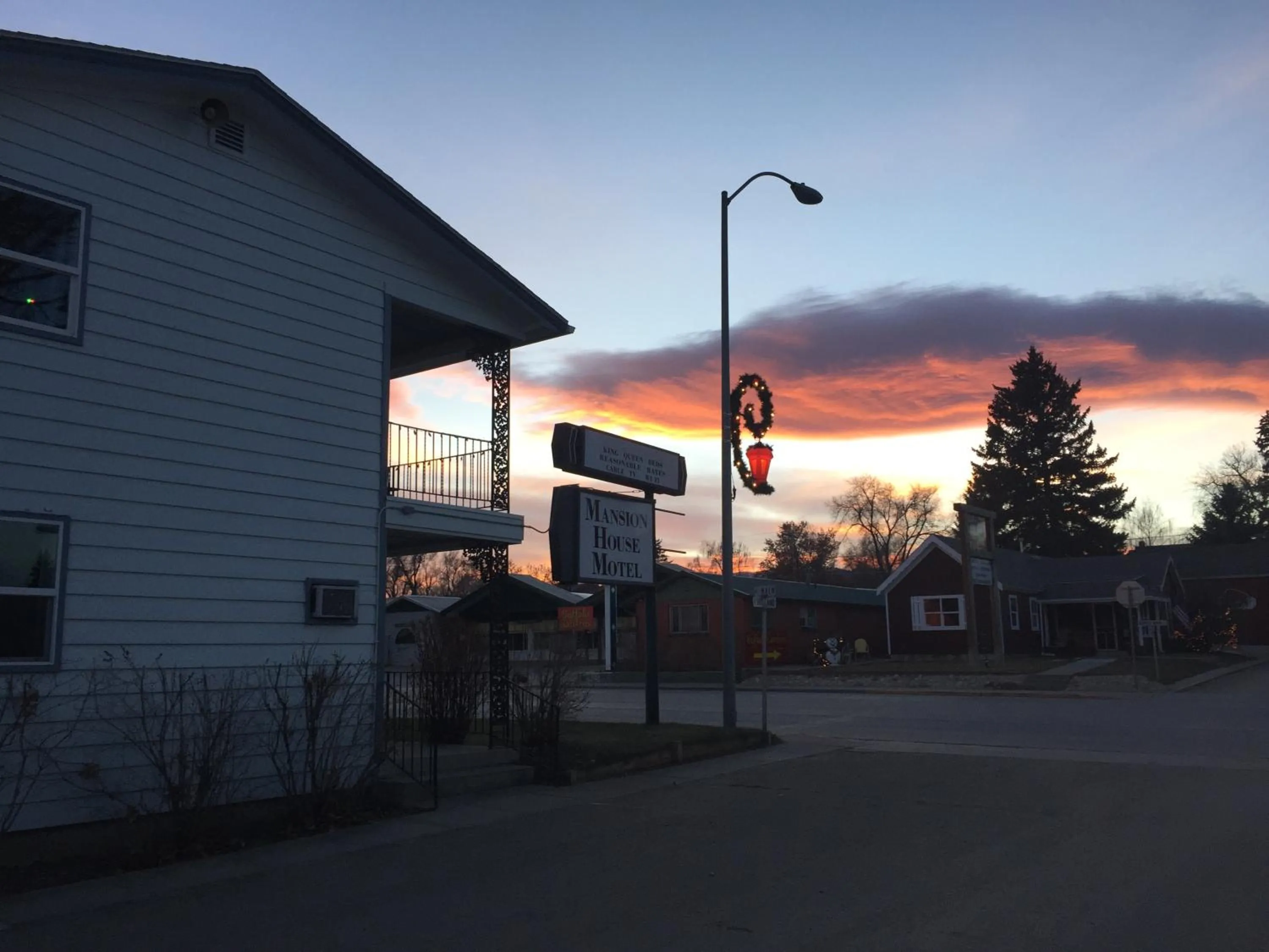 Sunset in Mansion House Motel