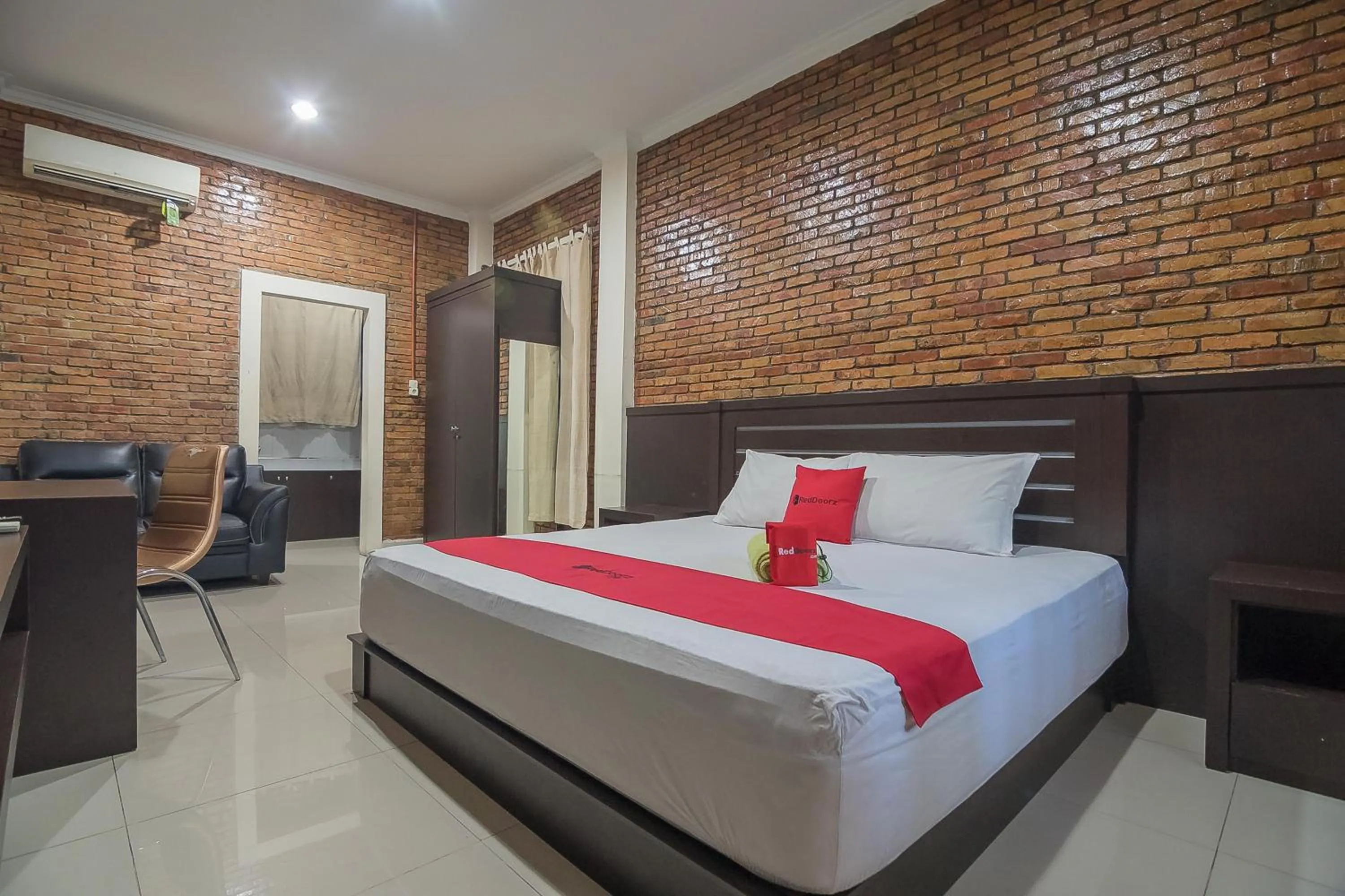 Bedroom, Bed in RedDoorz Plus near Cambridge City Square 2 Medan