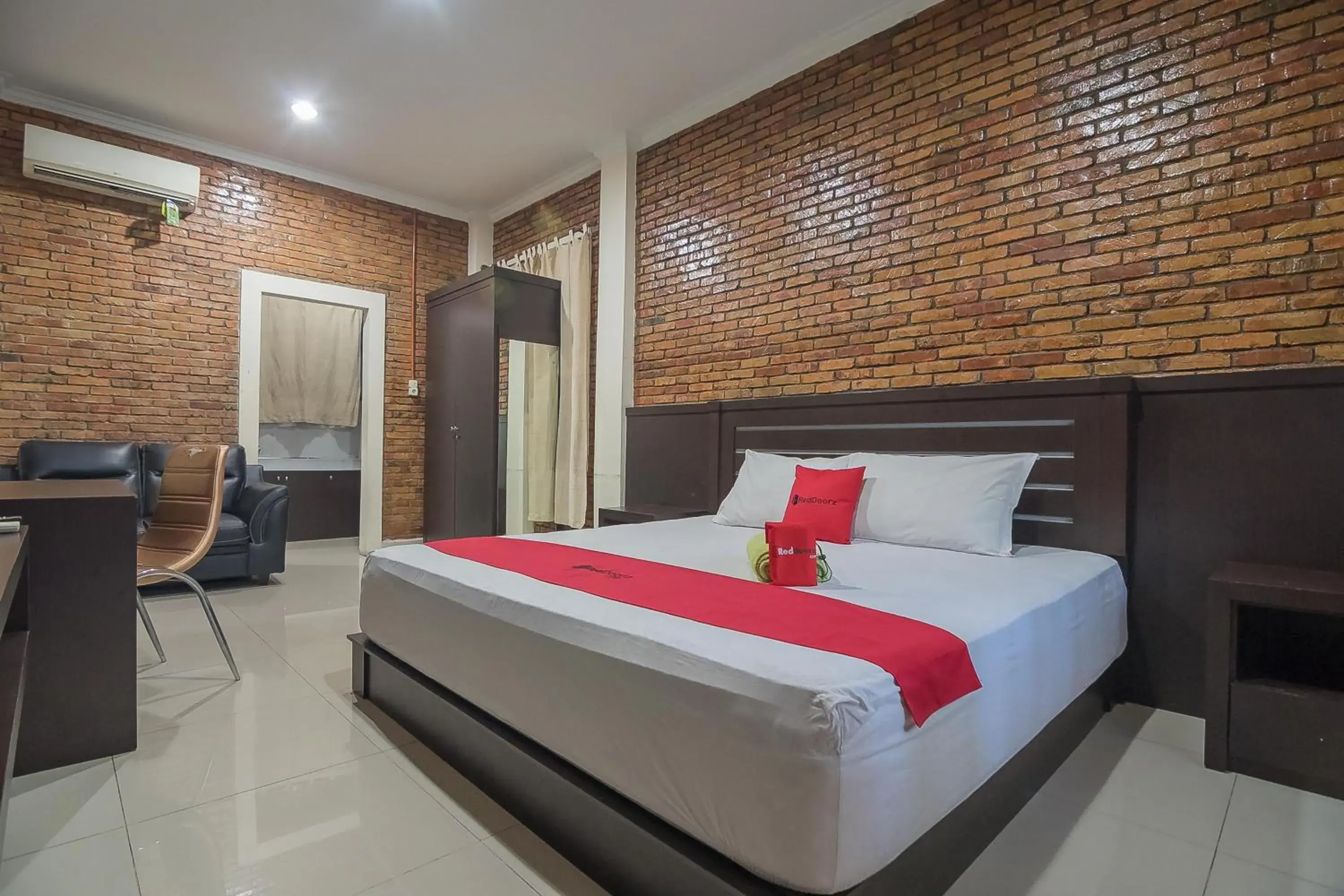 Bedroom, Bed in RedDoorz Plus near Cambridge City Square 2 Medan Bedroom, Bed in RedDoorz Plus near Cambridge City Square 2 Medan