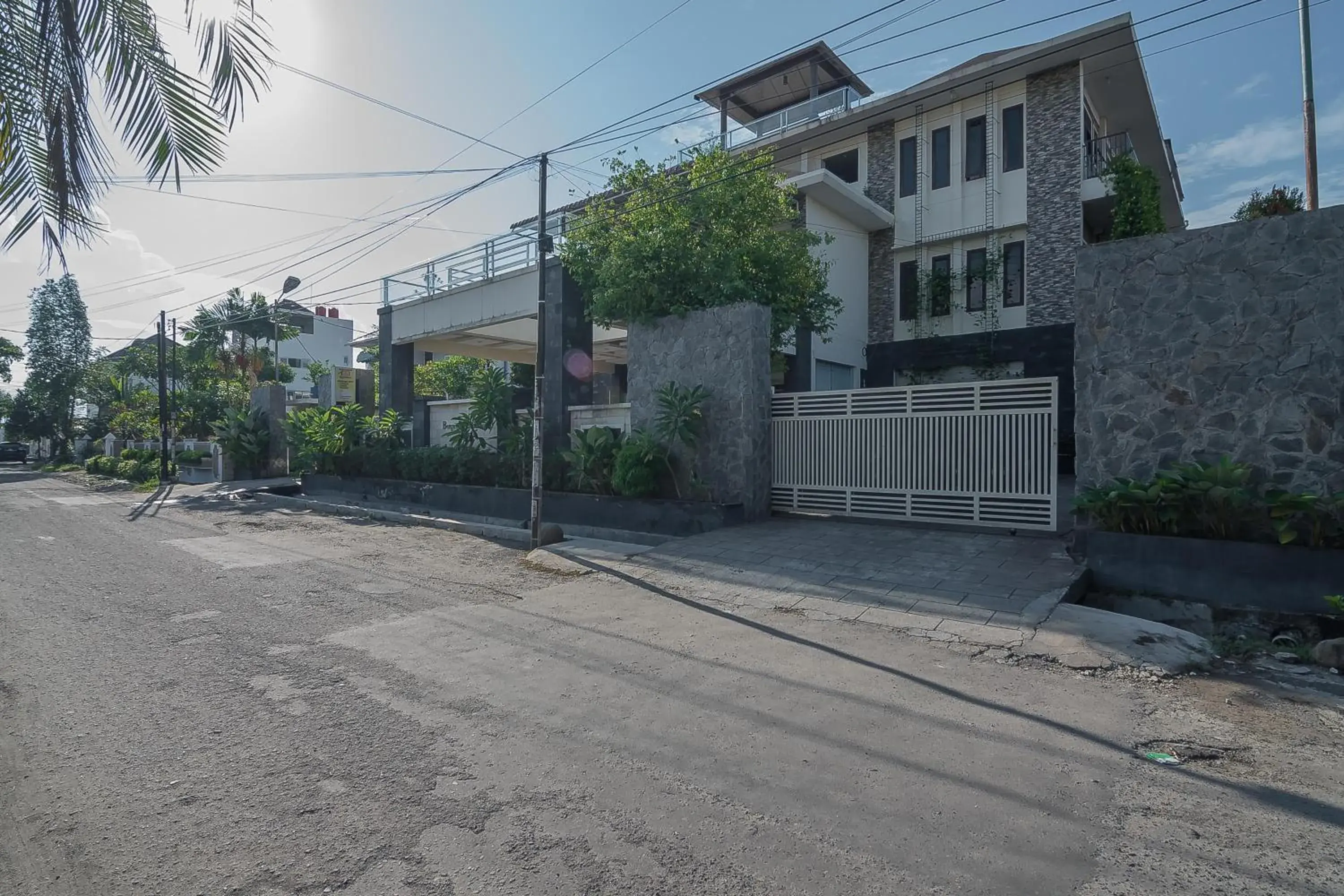 RedDoorz Plus near Cambridge City Square 2 Medan RedDoorz Plus near Cambridge City Square 2 Medan