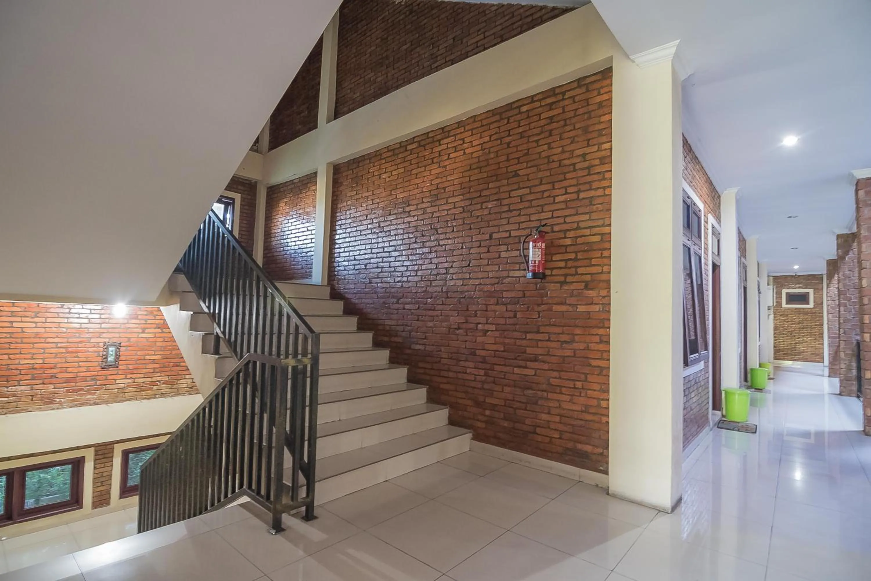 RedDoorz Plus near Cambridge City Square 2 Medan