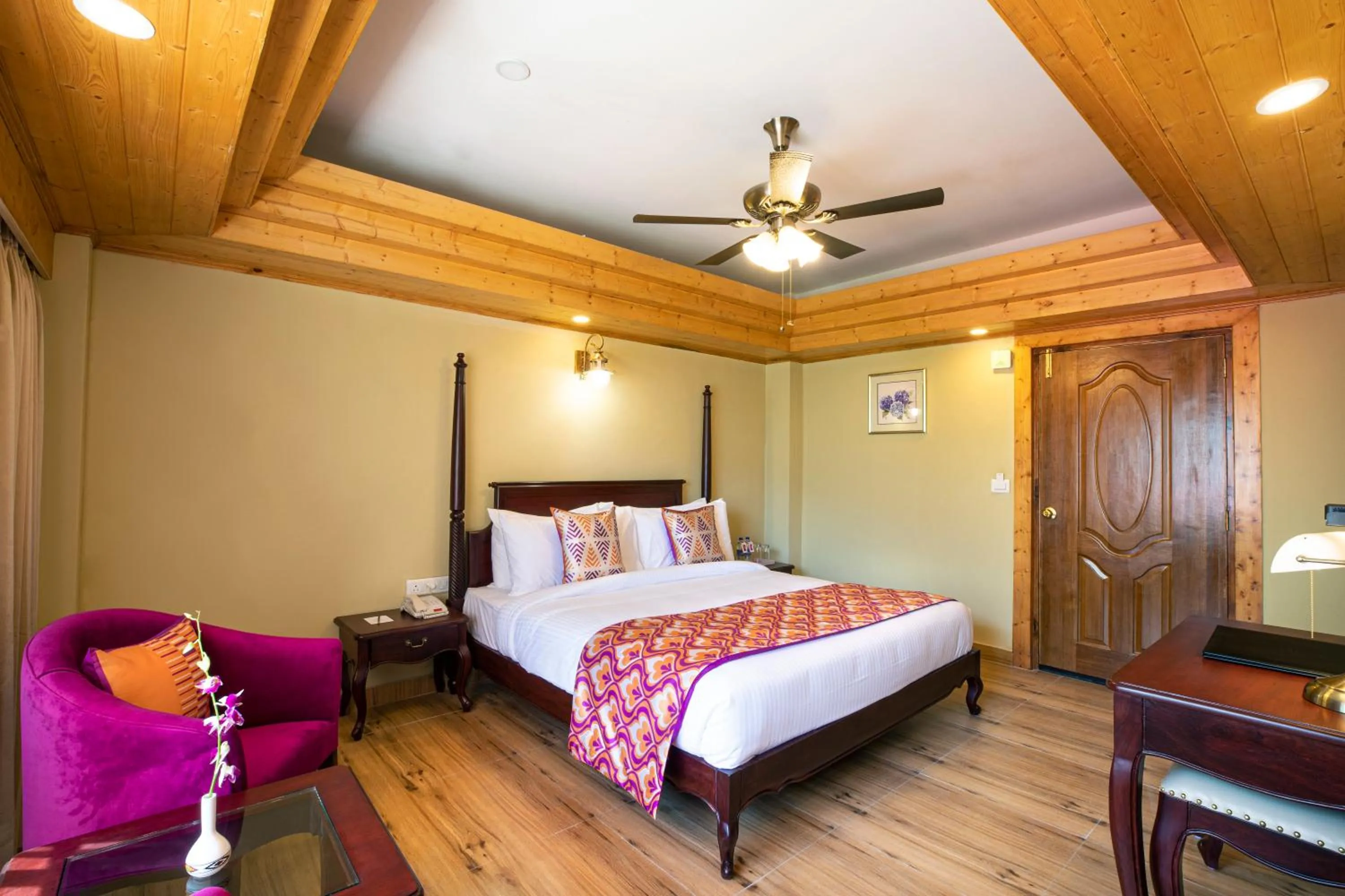 Photo of the whole room, Bed in Regenta Inn by Riverside Manali