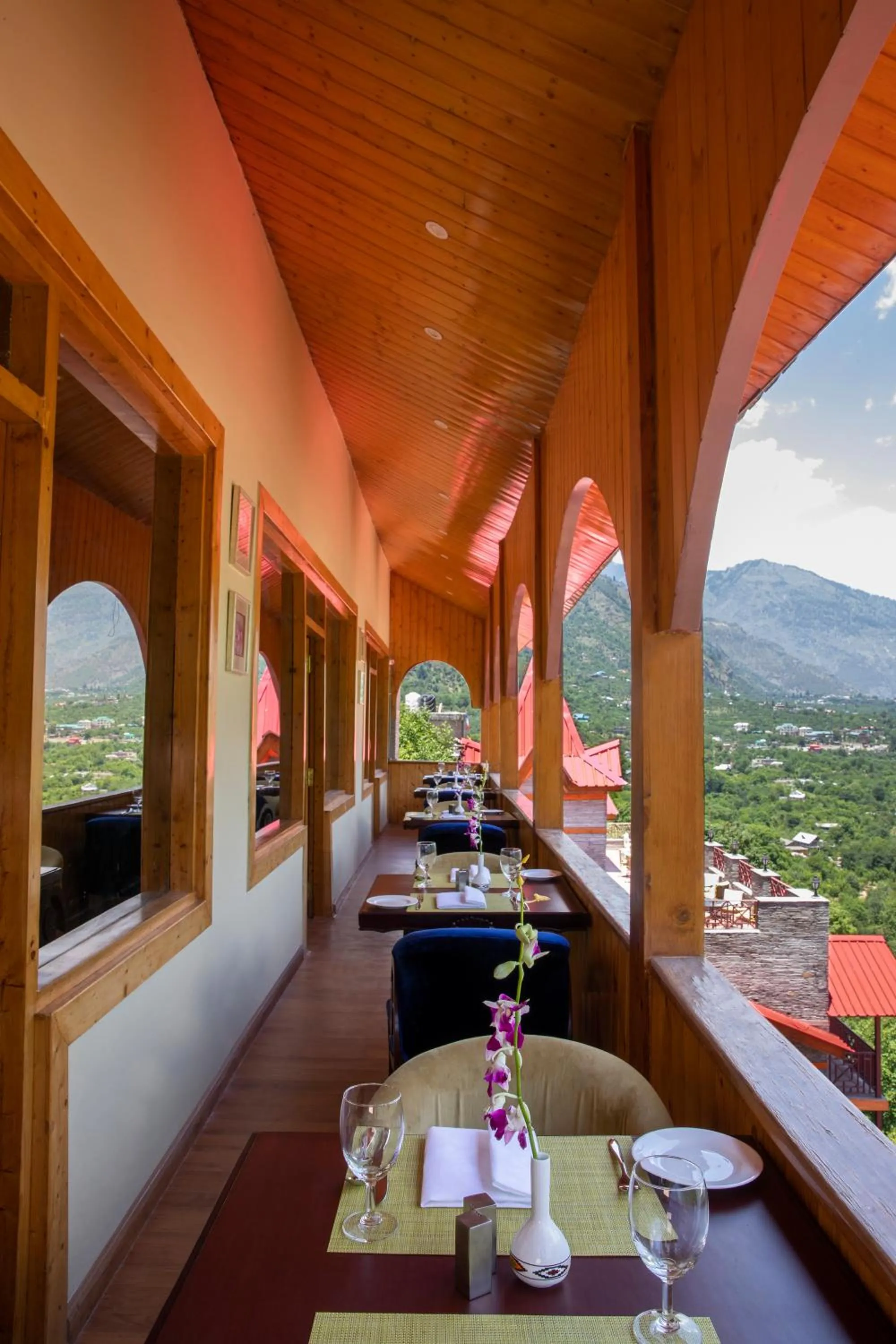 Restaurant/places to eat in Regenta Inn by Riverside Manali