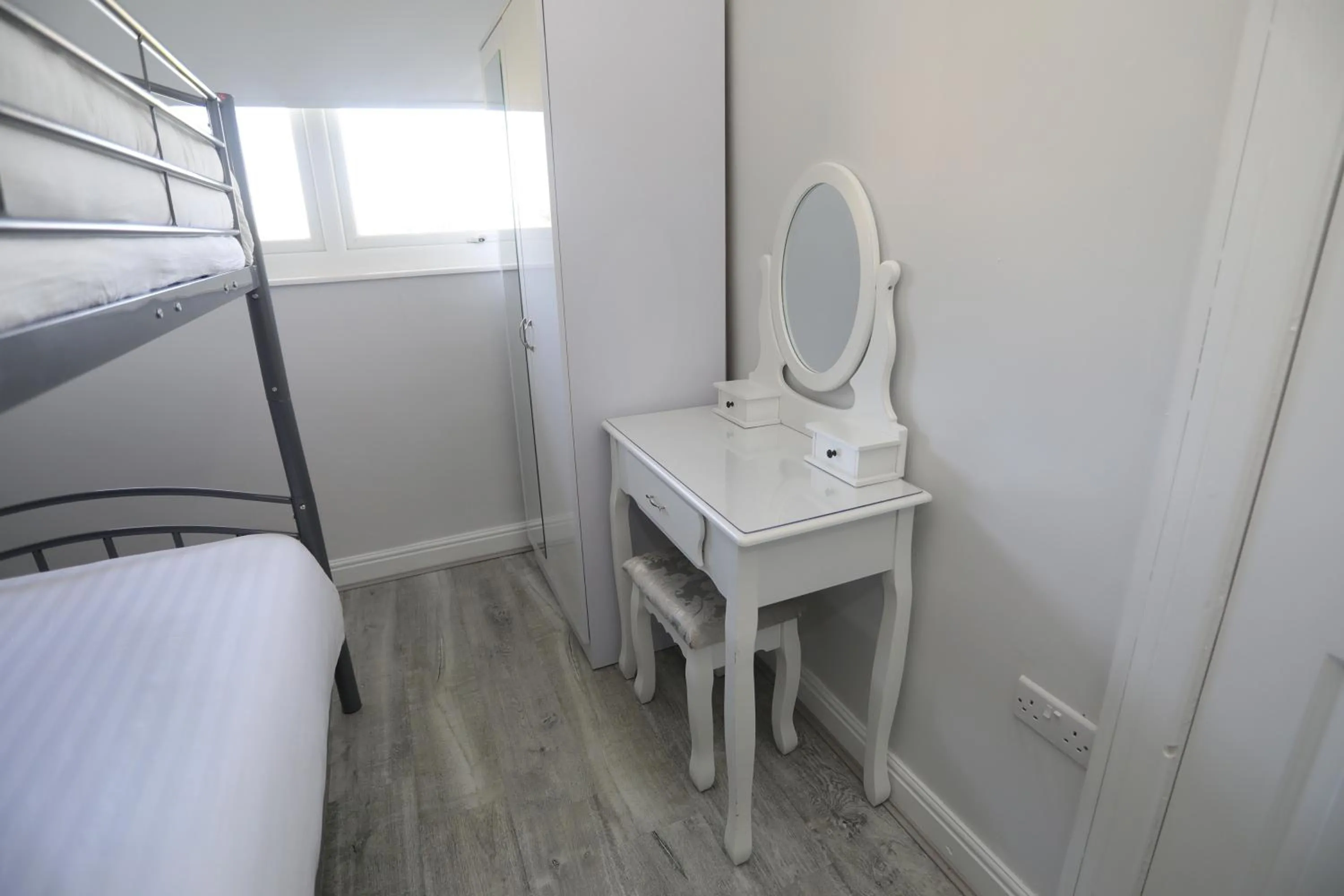wardrobe, Bed in Beaches Chalets