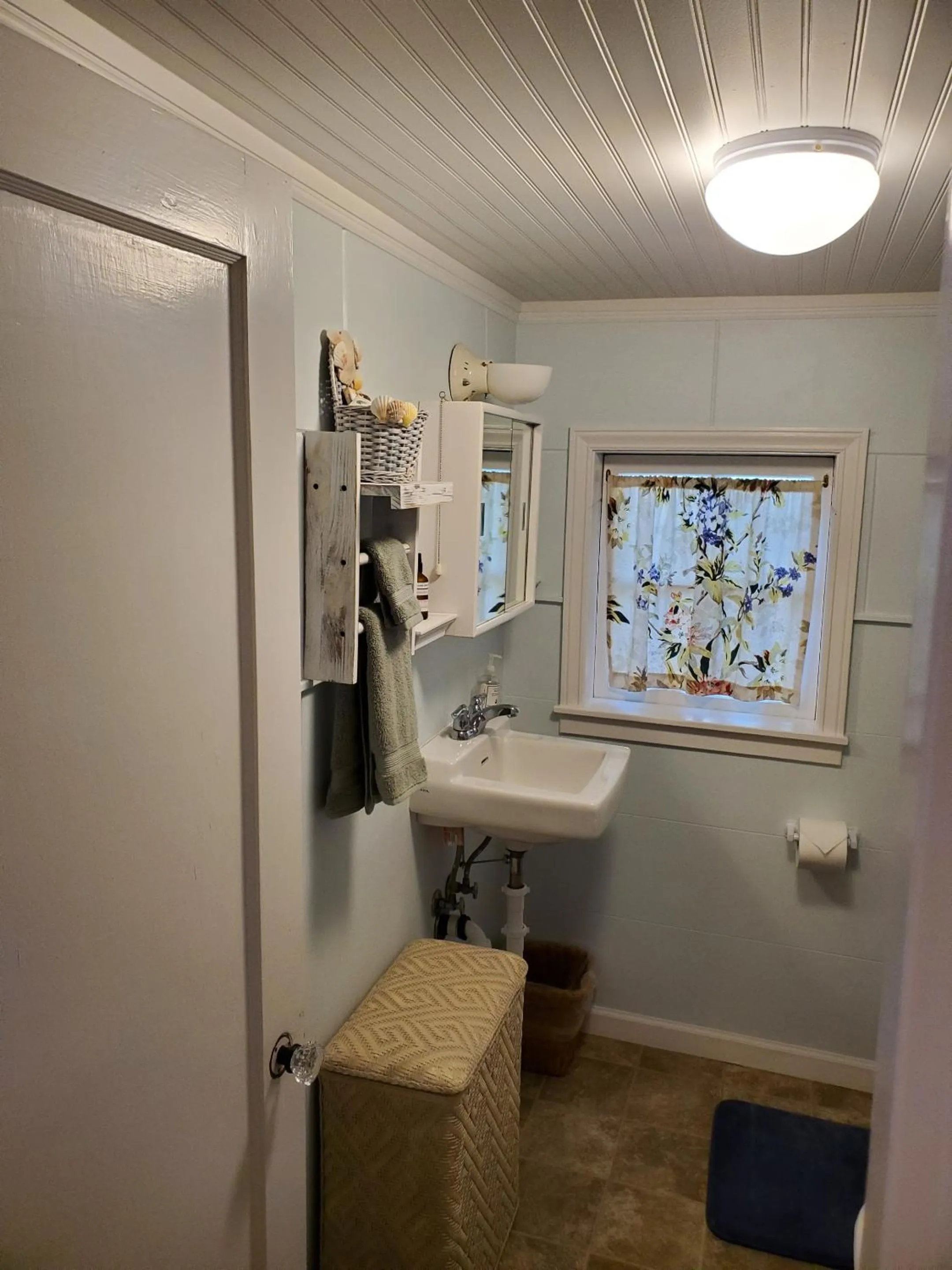 Bathroom in Bay Cottage Getaway