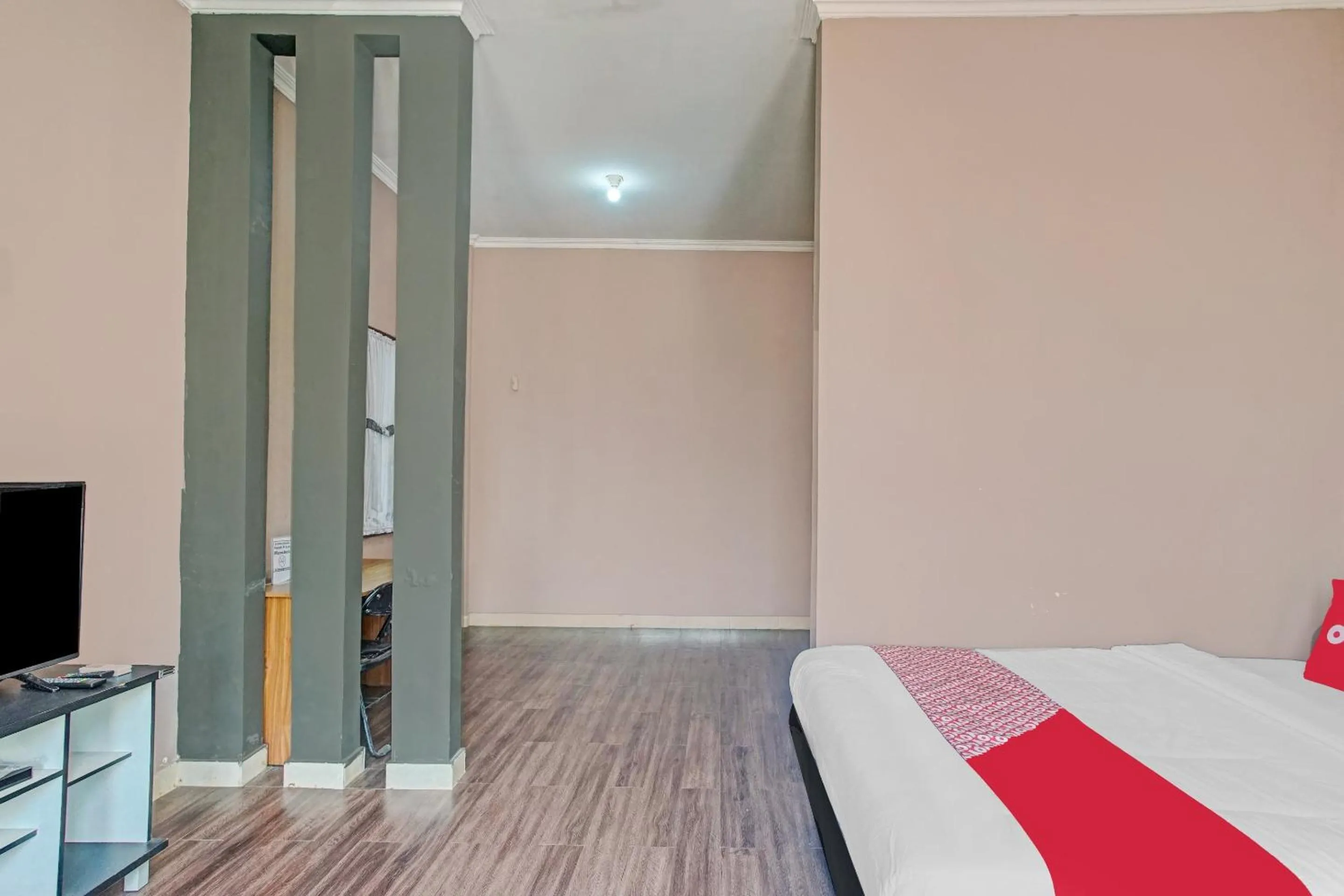 Bedroom, Bed in Hotel O Enggal Near Gor Saburai Formerly Hotel Pelangi