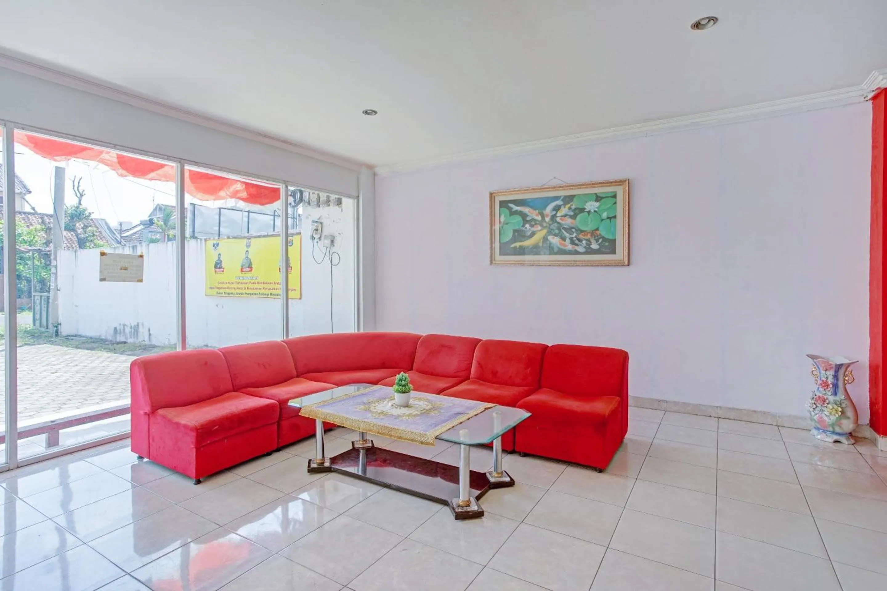 Lobby or reception in Hotel O Enggal Near Gor Saburai Formerly Hotel Pelangi