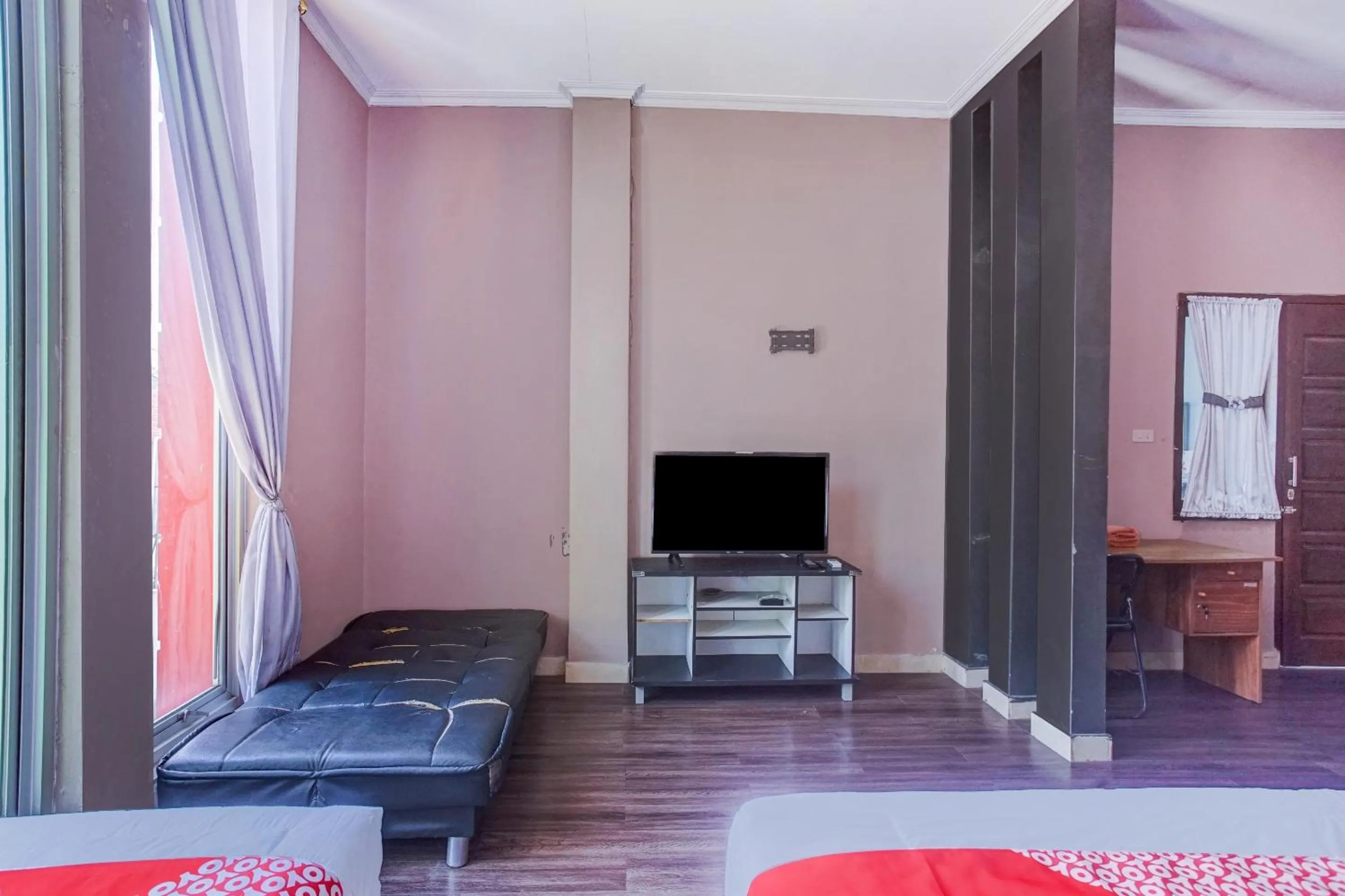 Bedroom, Bed in Hotel O Enggal Near Gor Saburai Formerly Hotel Pelangi