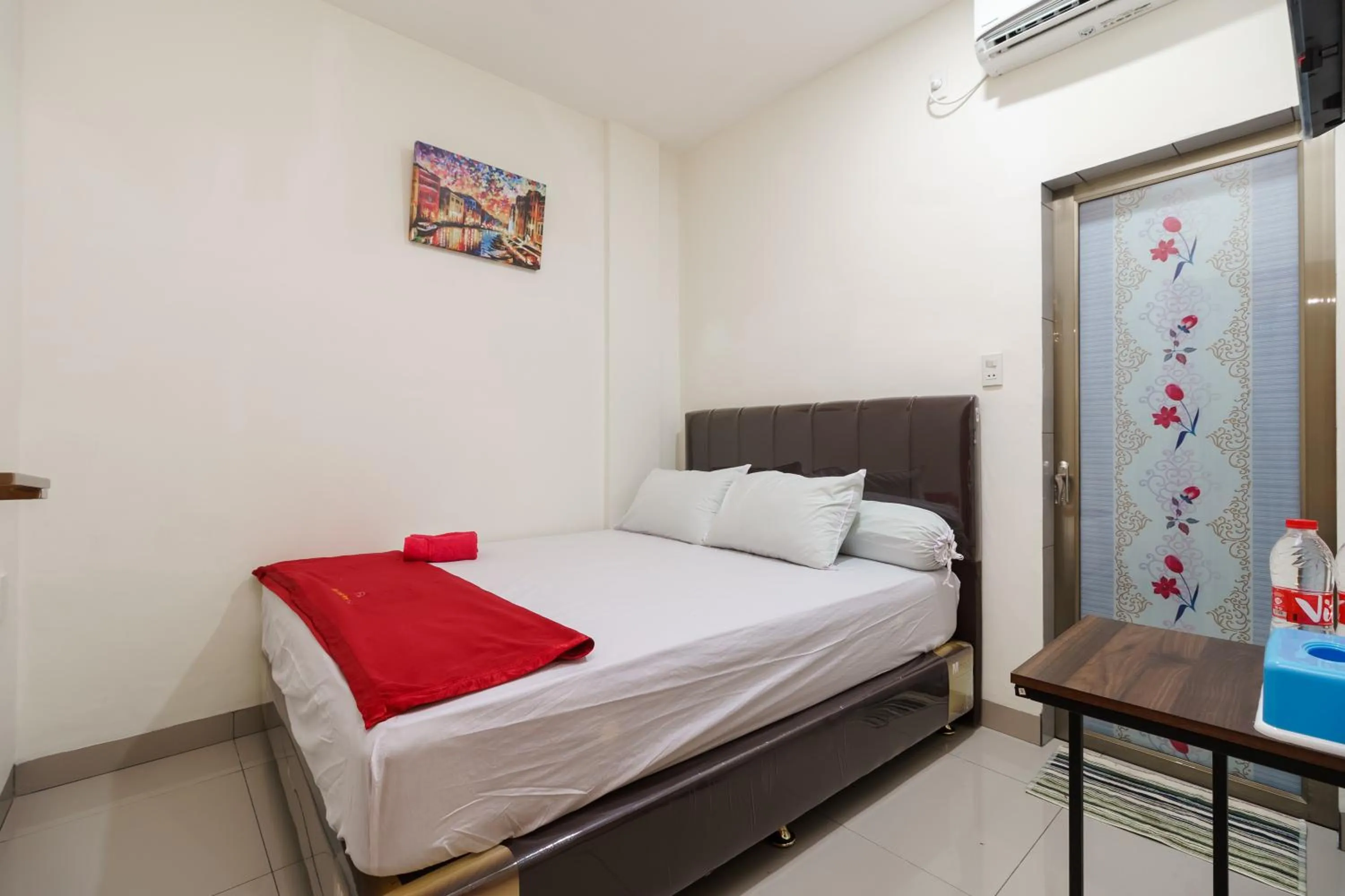 Bed in RedDoorz Syariah near Universitas Serambi Mekkah