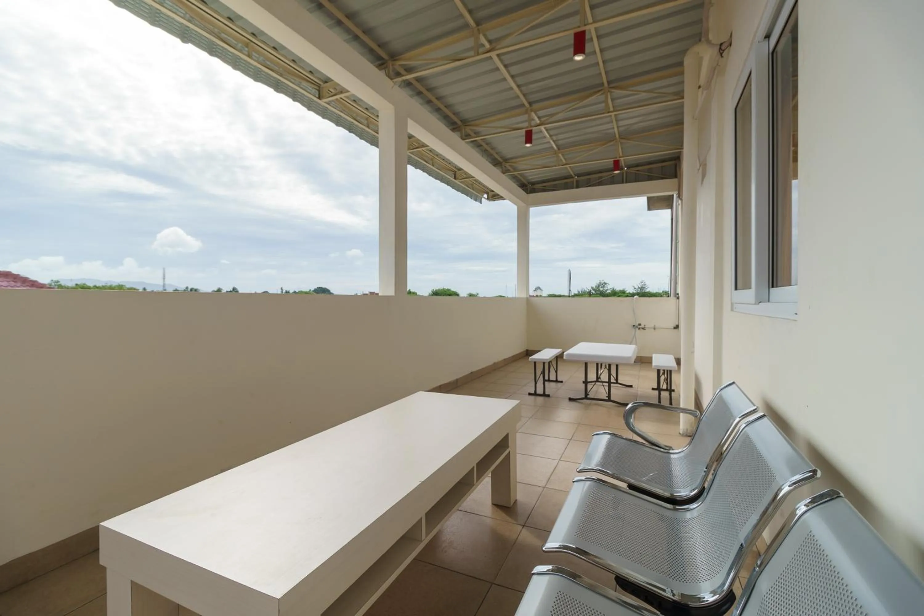 Balcony/Terrace in RedDoorz Syariah near Universitas Serambi Mekkah