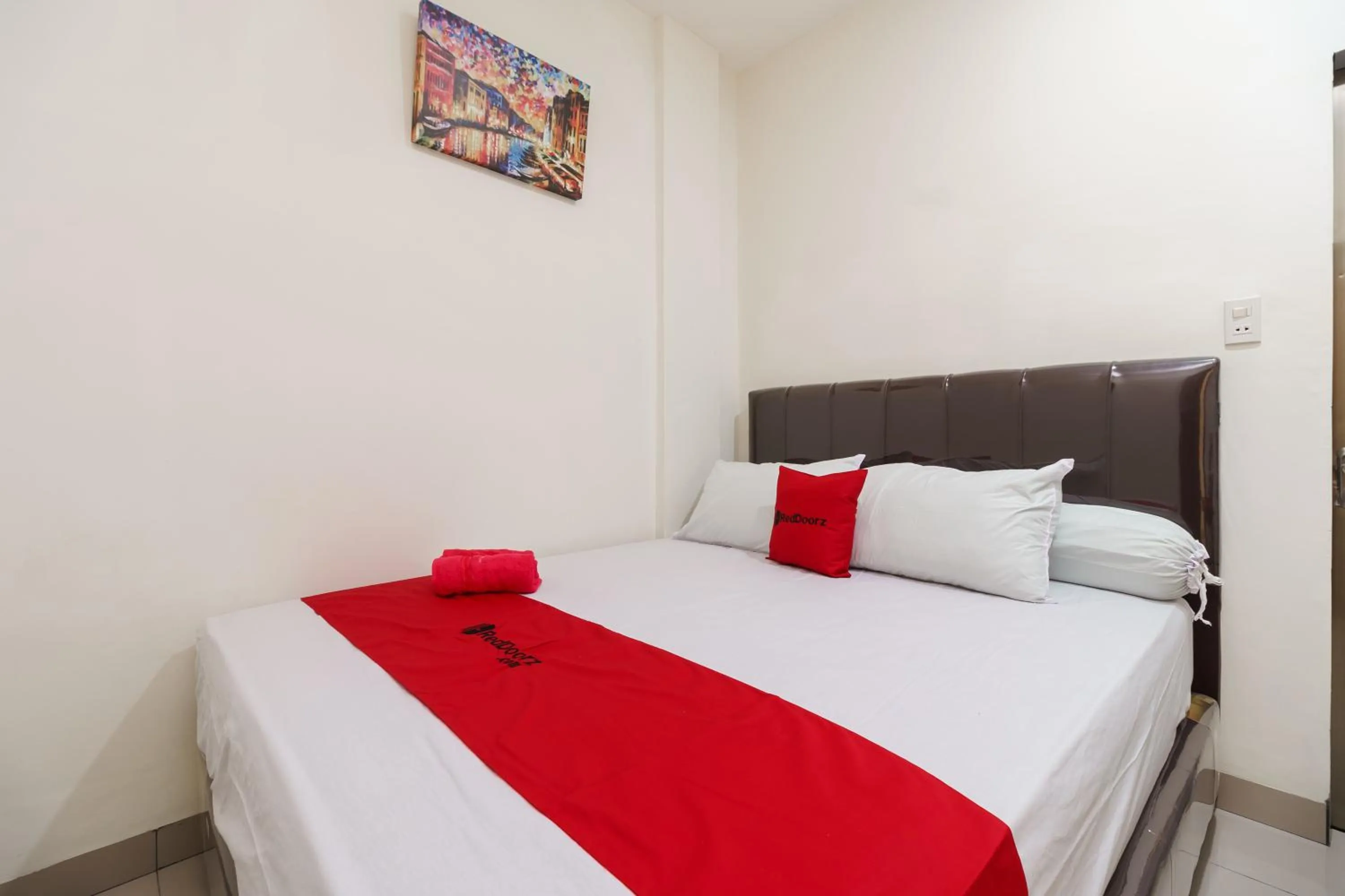 Bedroom in RedDoorz Syariah near Universitas Serambi Mekkah